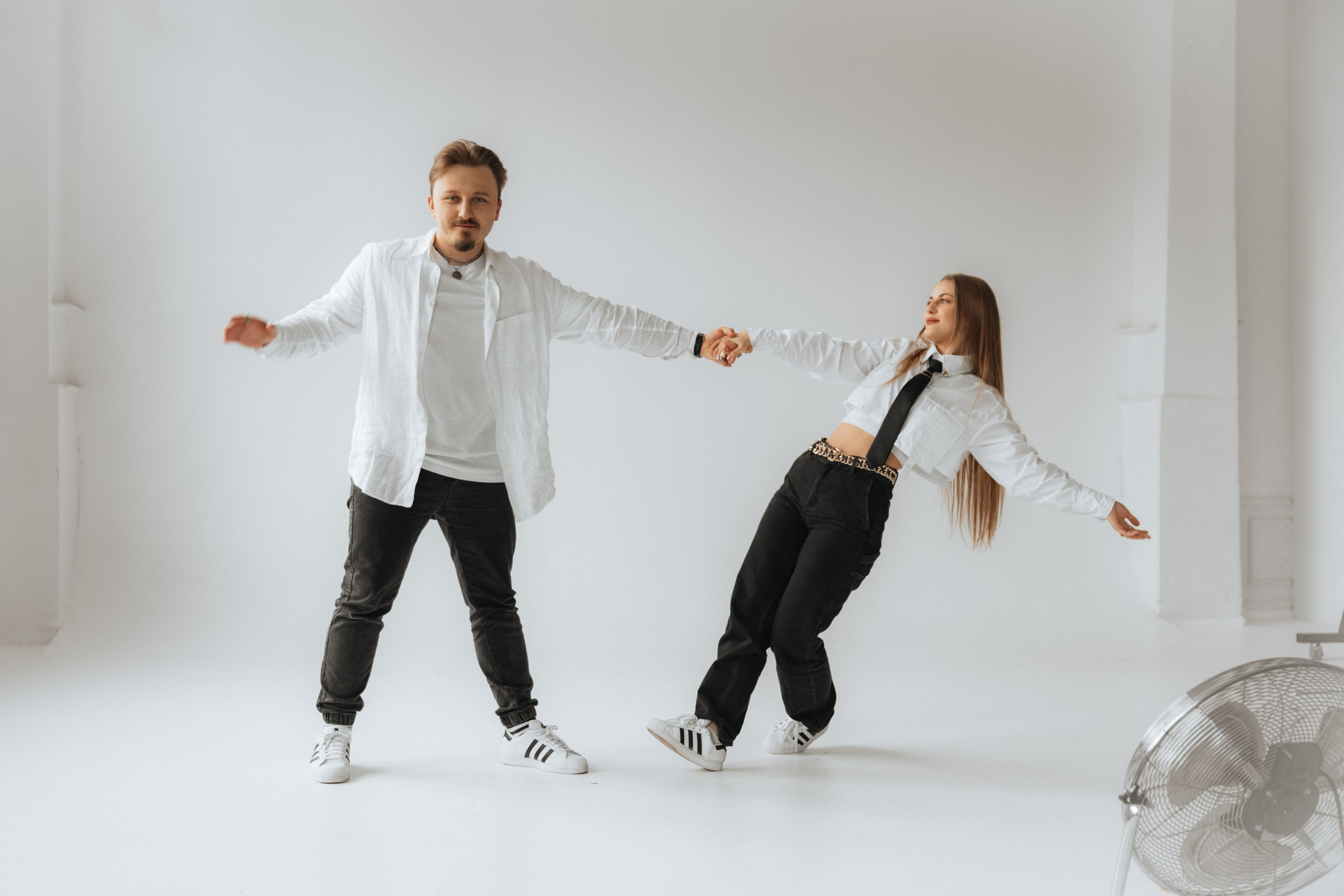Šeimos fotosesija Vilniuje — namie, gamtoje, studijoje. Framed by Evelina | Vestuvių fotografė