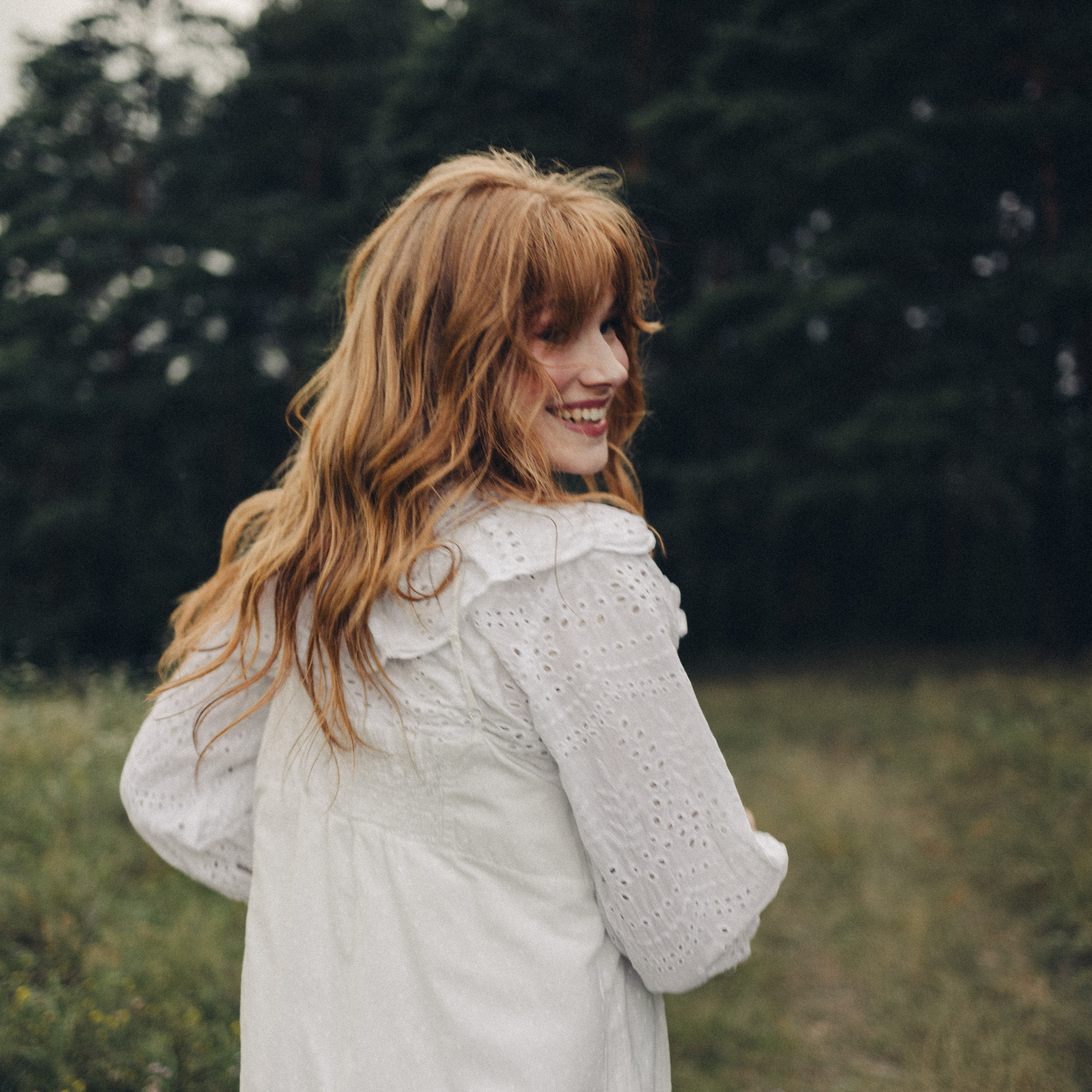 Portret kobiety w naturze