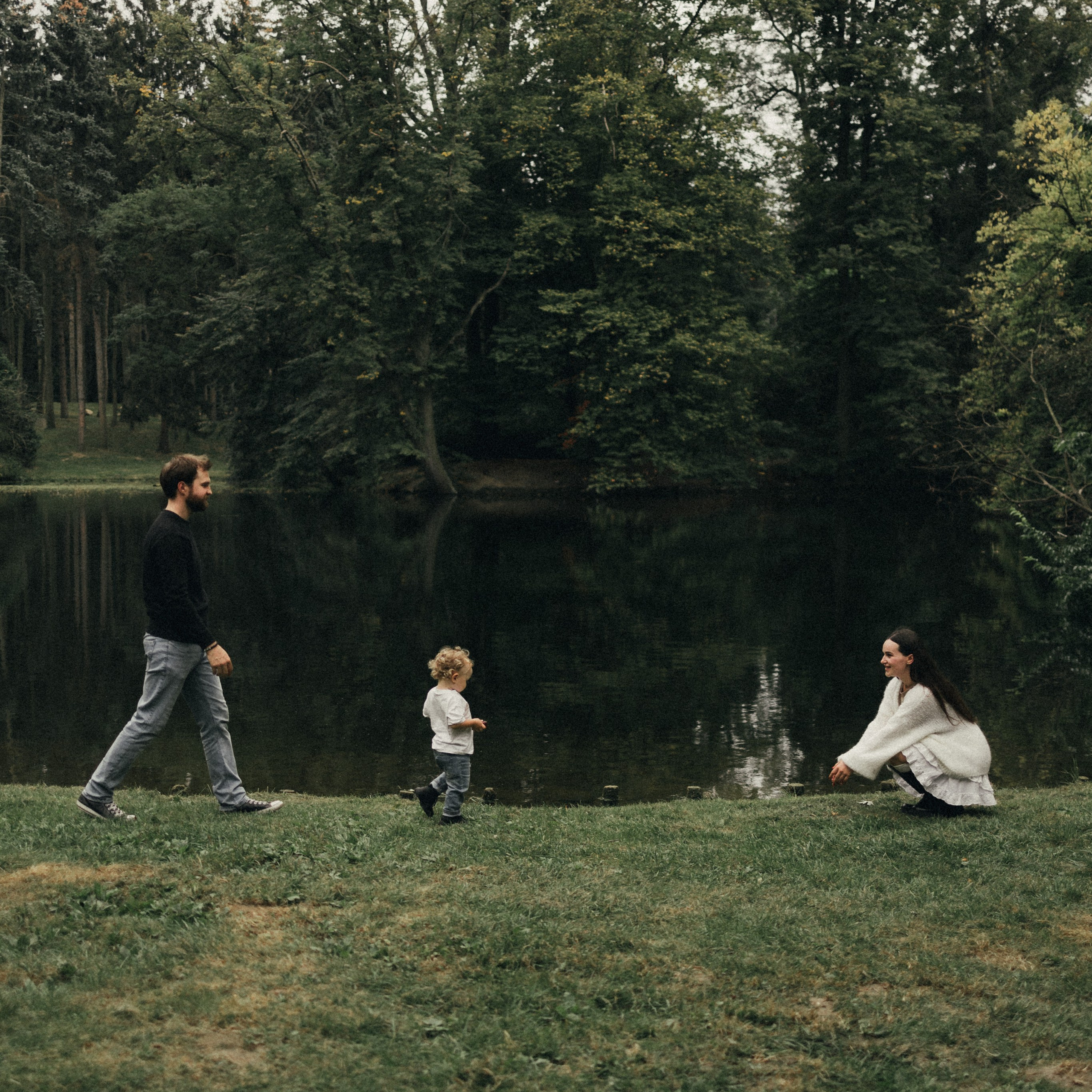 Rodzinna sesja zdjęciowa w przyrodzie