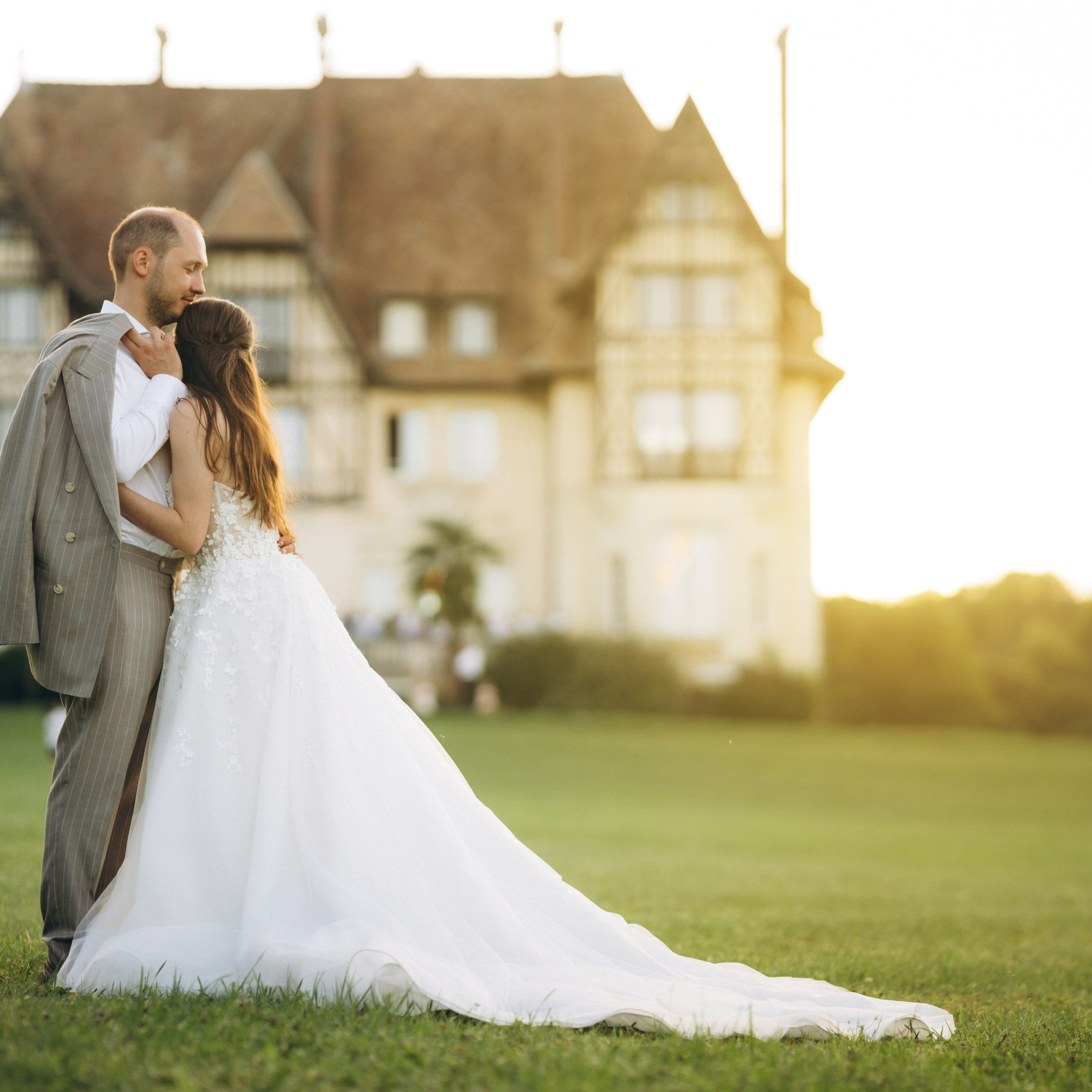 Wedding photo shoot in the Chateau near Paris