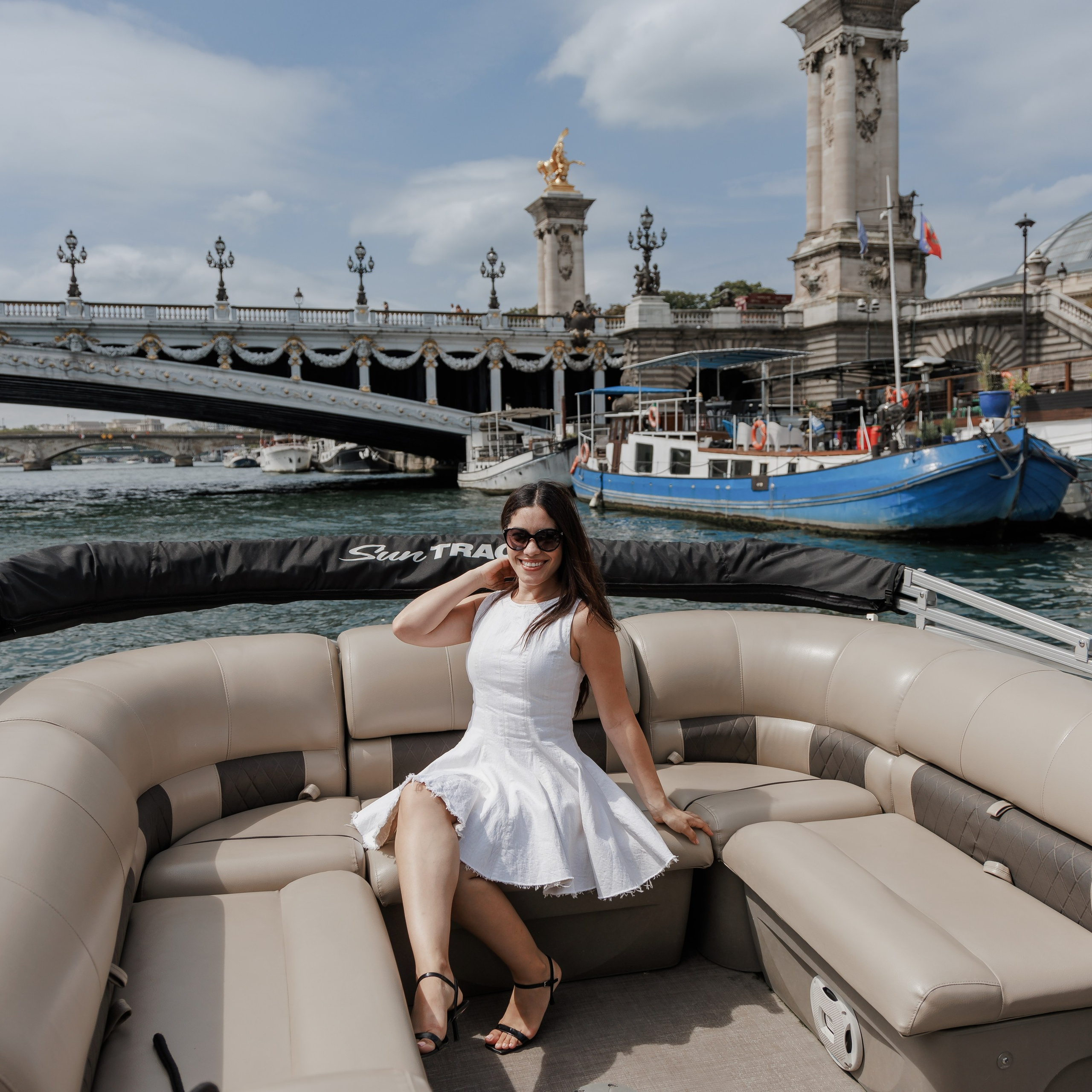 Sail, Sip & Smile: A Private Seine Cruise with Your Personal Photographer & Filmmaker. Photographe à Paris