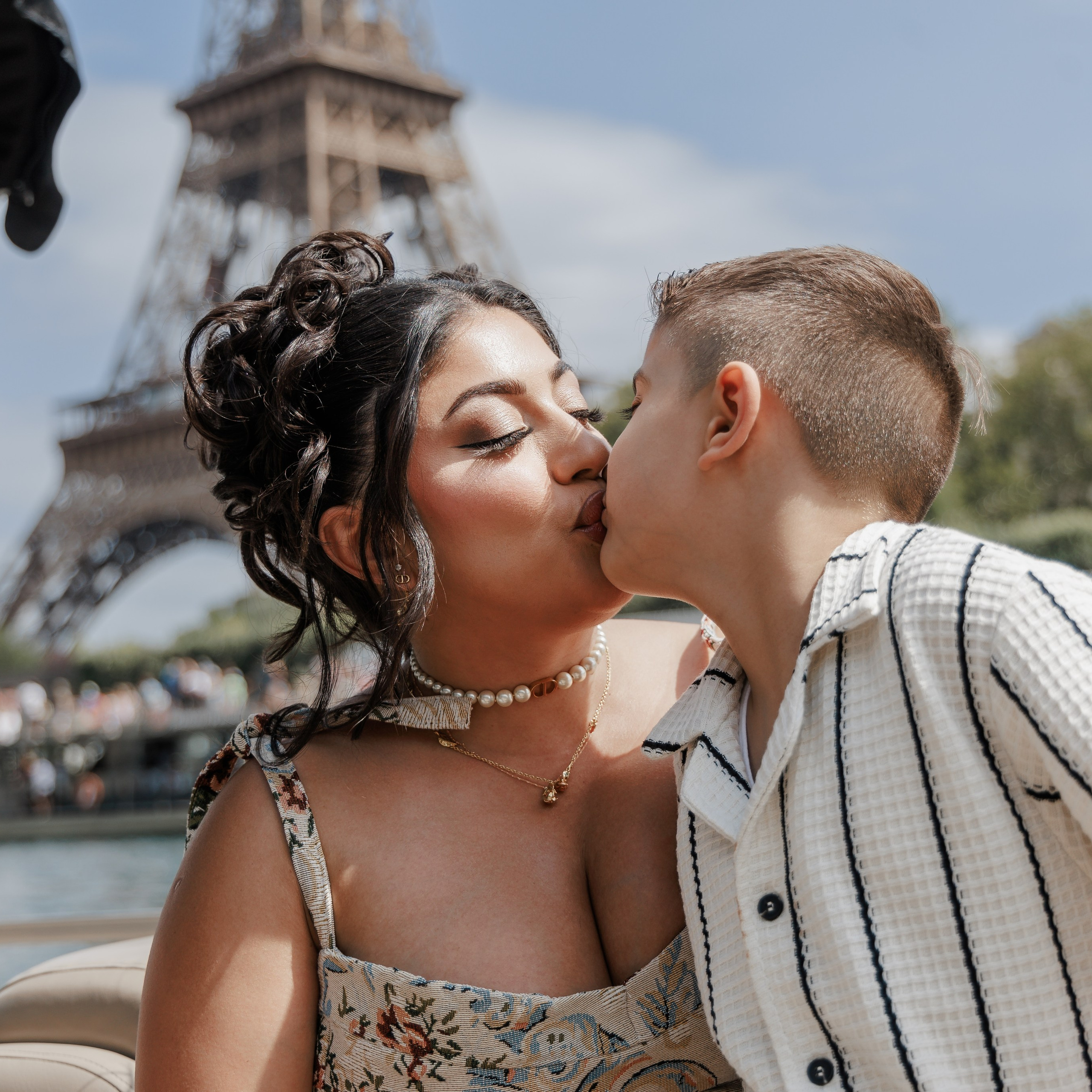 Sail, Sip & Smile: A Private Seine Cruise with Your Personal Photographer & Filmmaker. Photographe à Paris