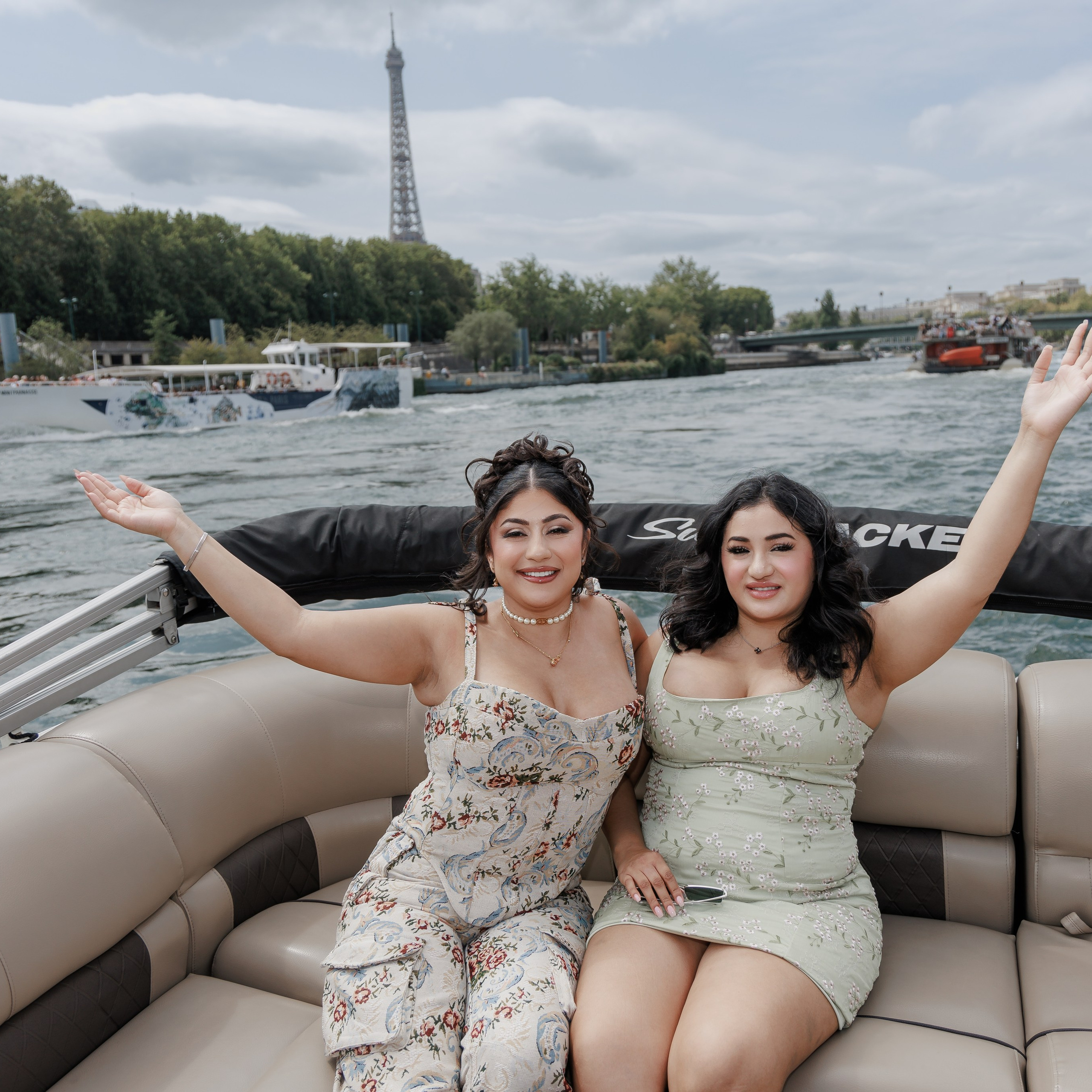Sail, Sip & Smile: A Private Seine Cruise with Your Personal Photographer & Filmmaker. Photographe à Paris