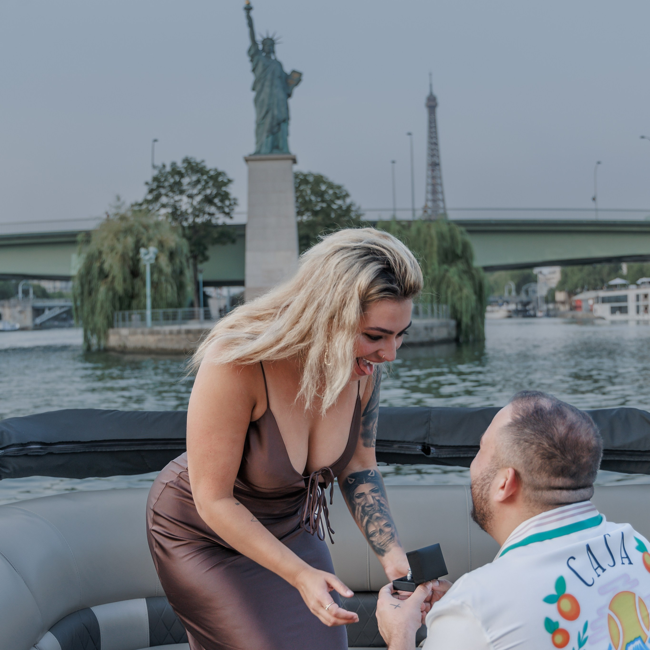 Sail, Sip & Smile: A Private Seine Cruise with Your Personal Photographer & Filmmaker. Photographe à Paris