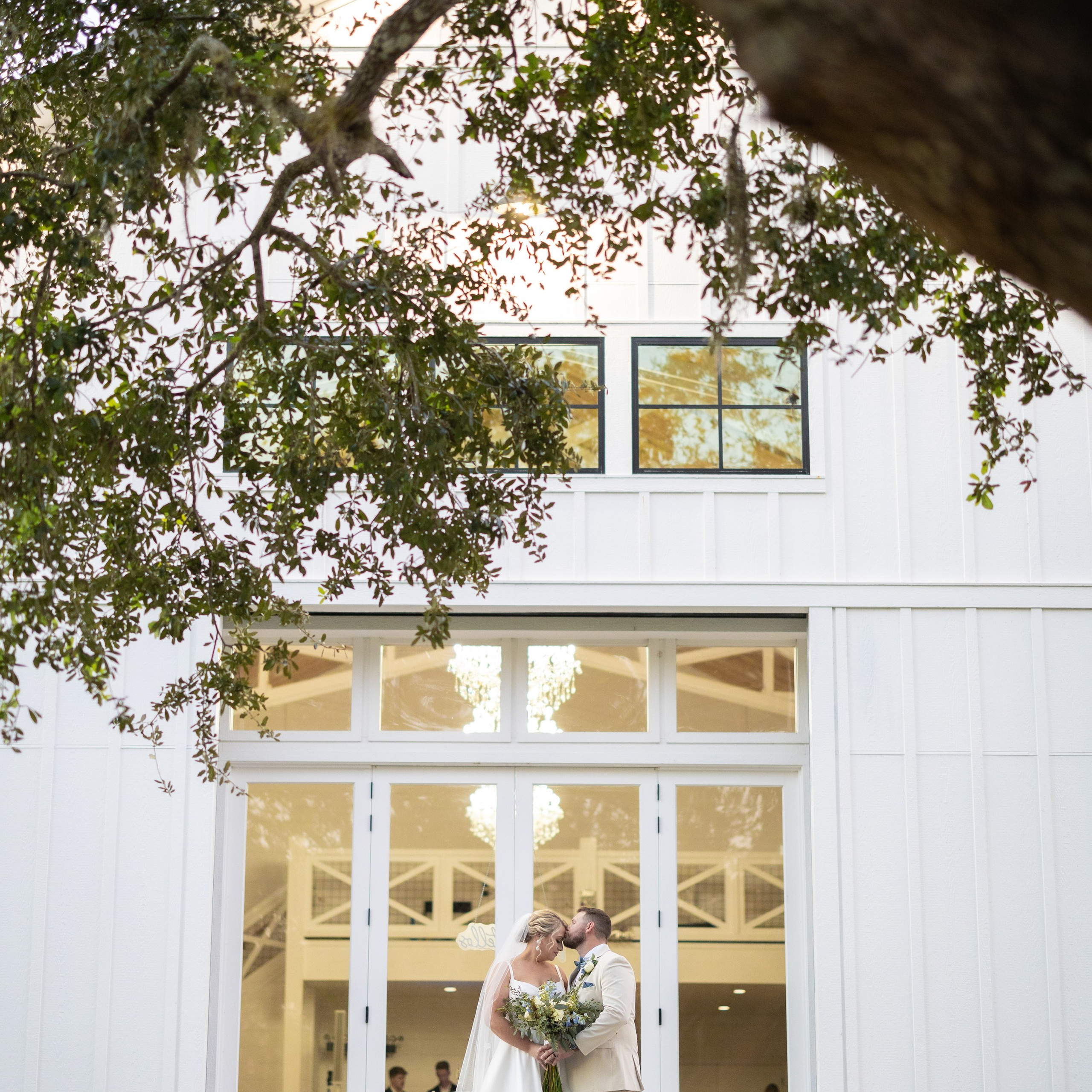 Wedding photography at king's Crossing Barn, FL