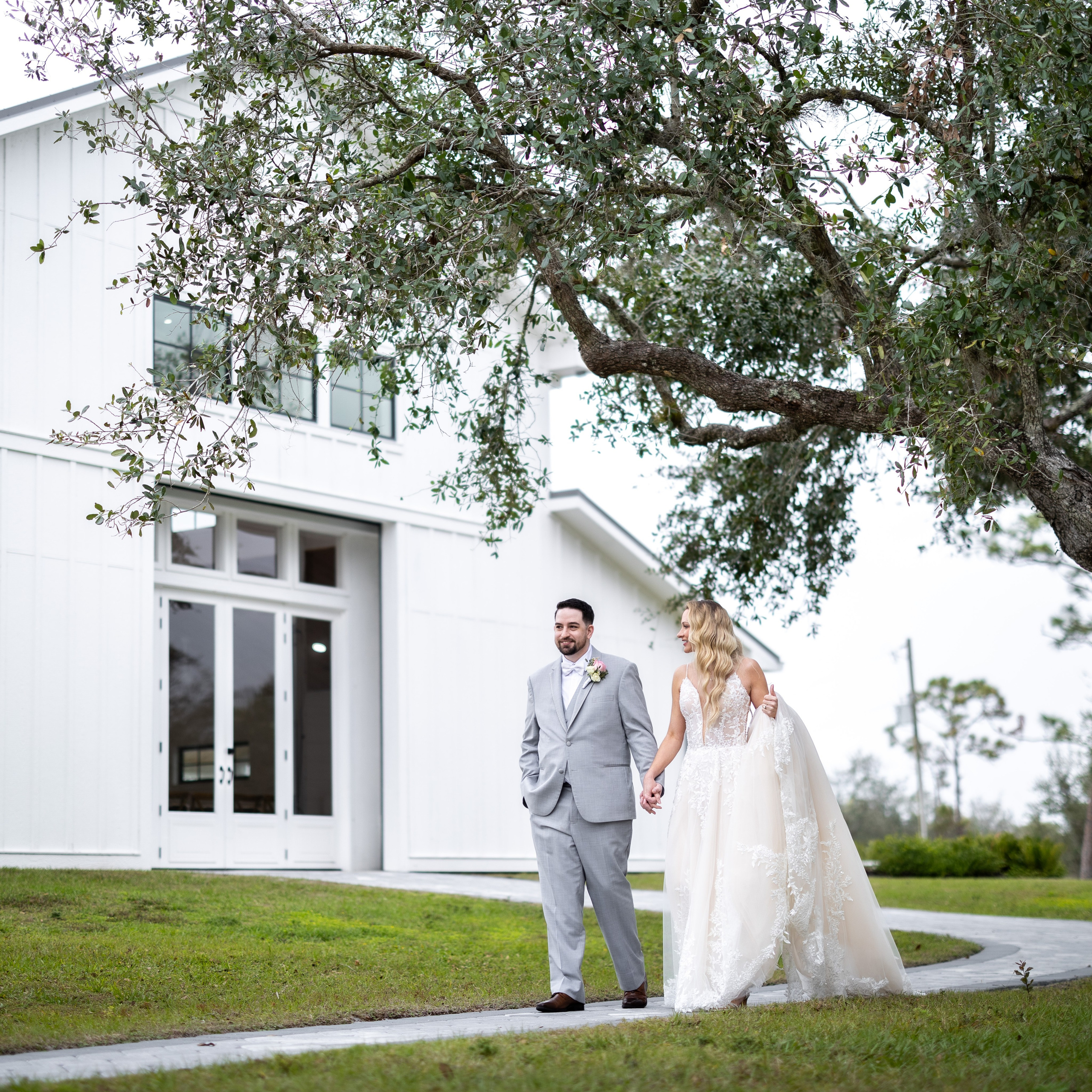 Wedding photography at king's Crossing Barn, FL
