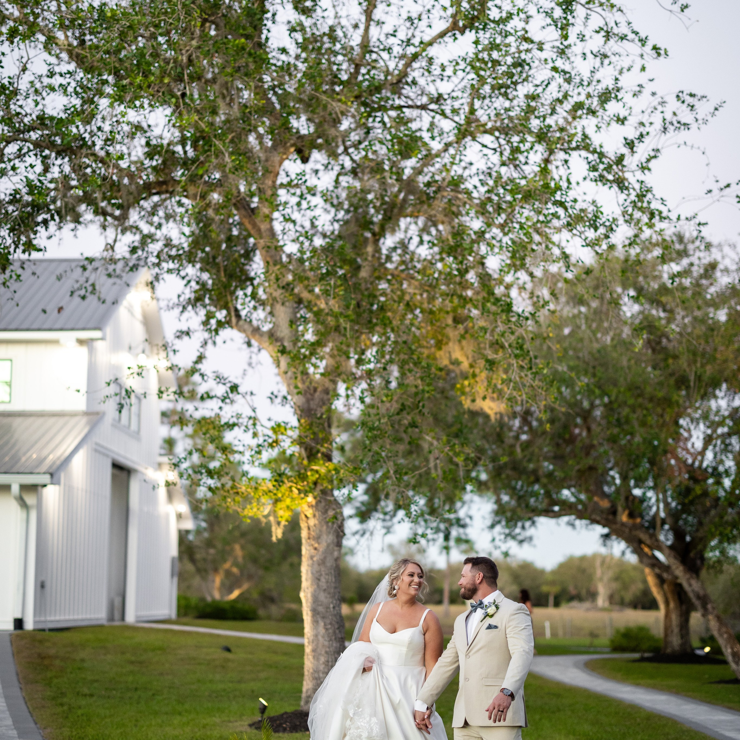 Wedding photography at king's Crossing Barn, FL