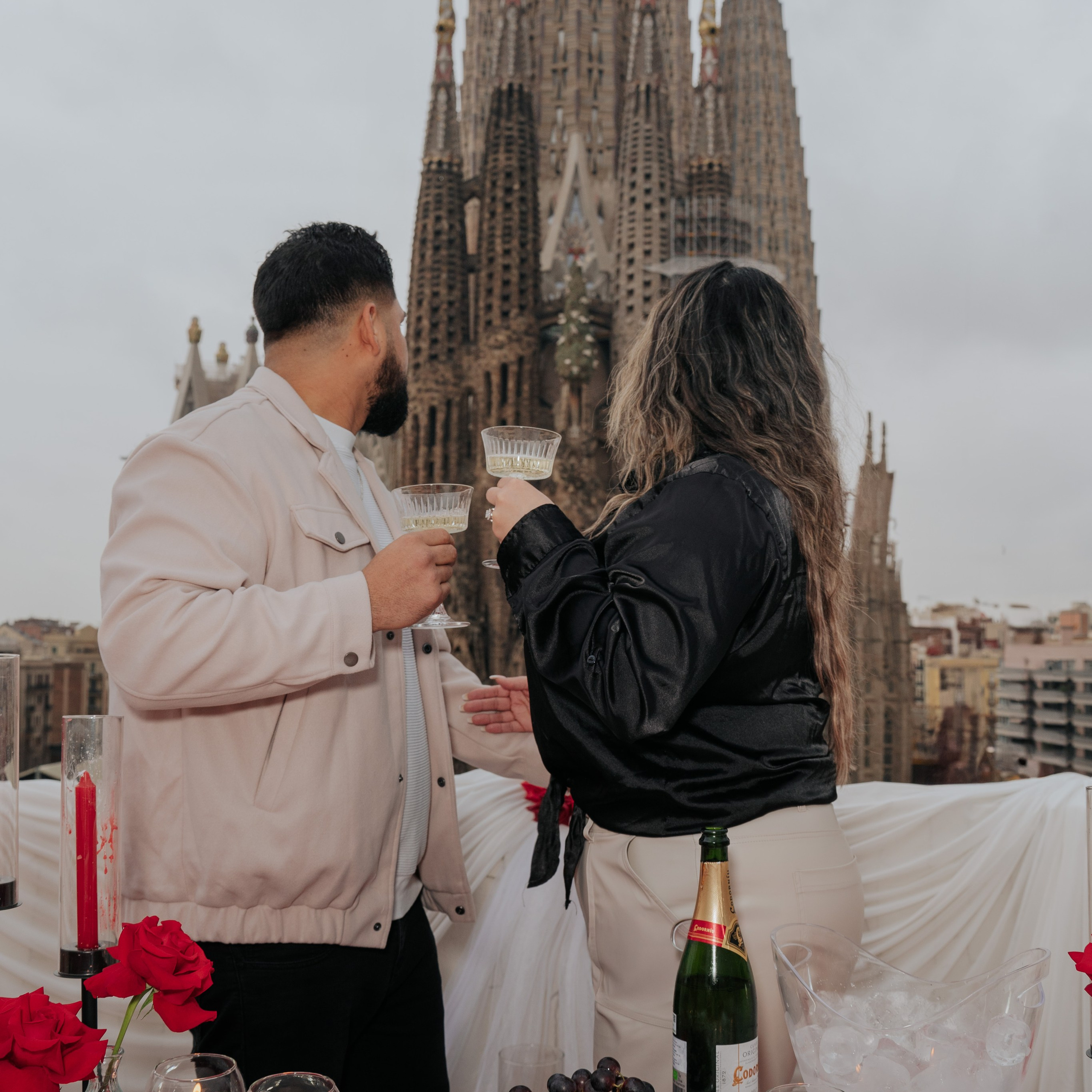 Mastering Dynamic Posing: Avoiding Common Mistakes. DiaFoto — Wow Photographer in Barcelona | Premium Barcelona Photoshoot Experience
