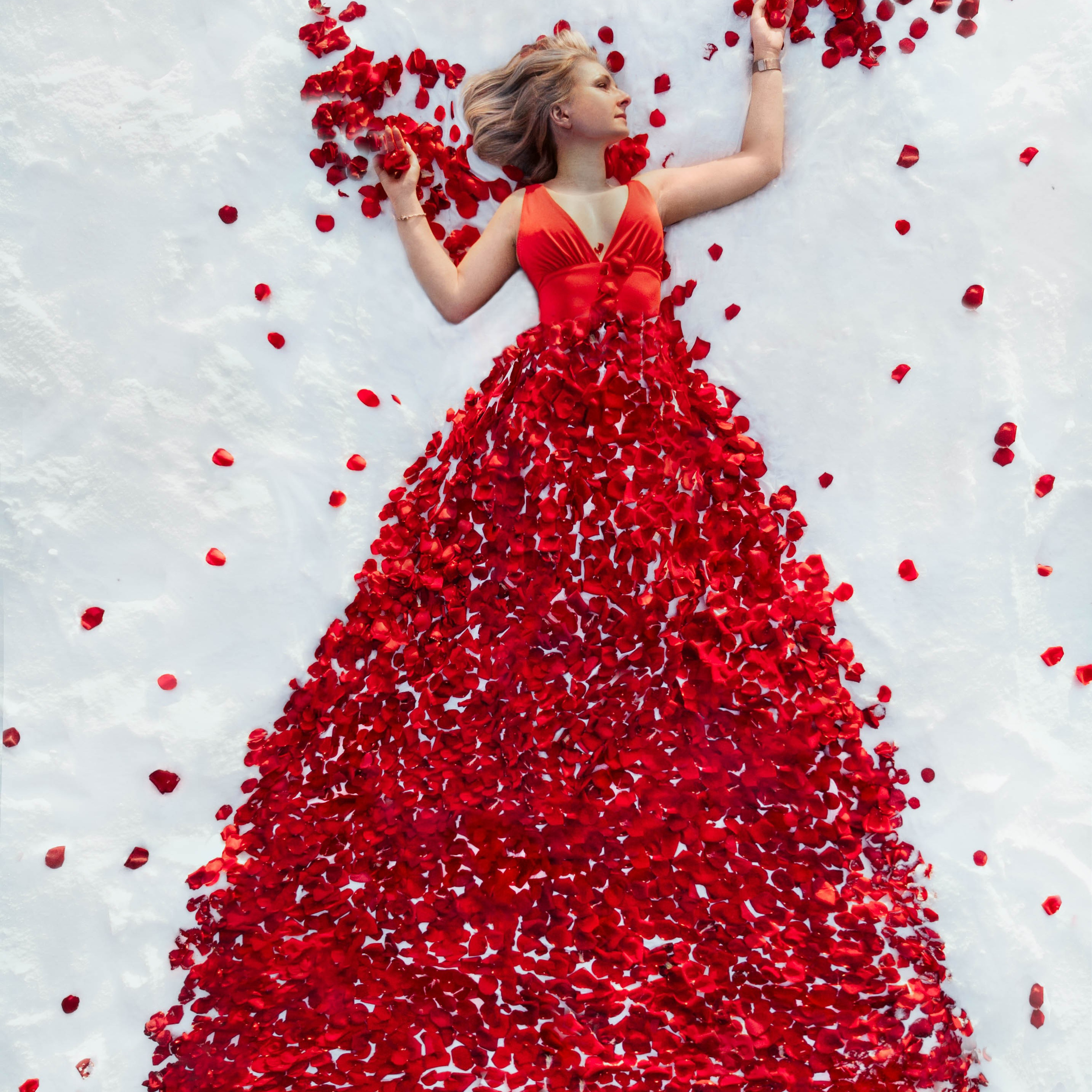 Mastering Dynamic Posing: Avoiding Common Mistakes. DiaFoto — Wow Photographer in Barcelona | Premium Barcelona Photoshoot Experience