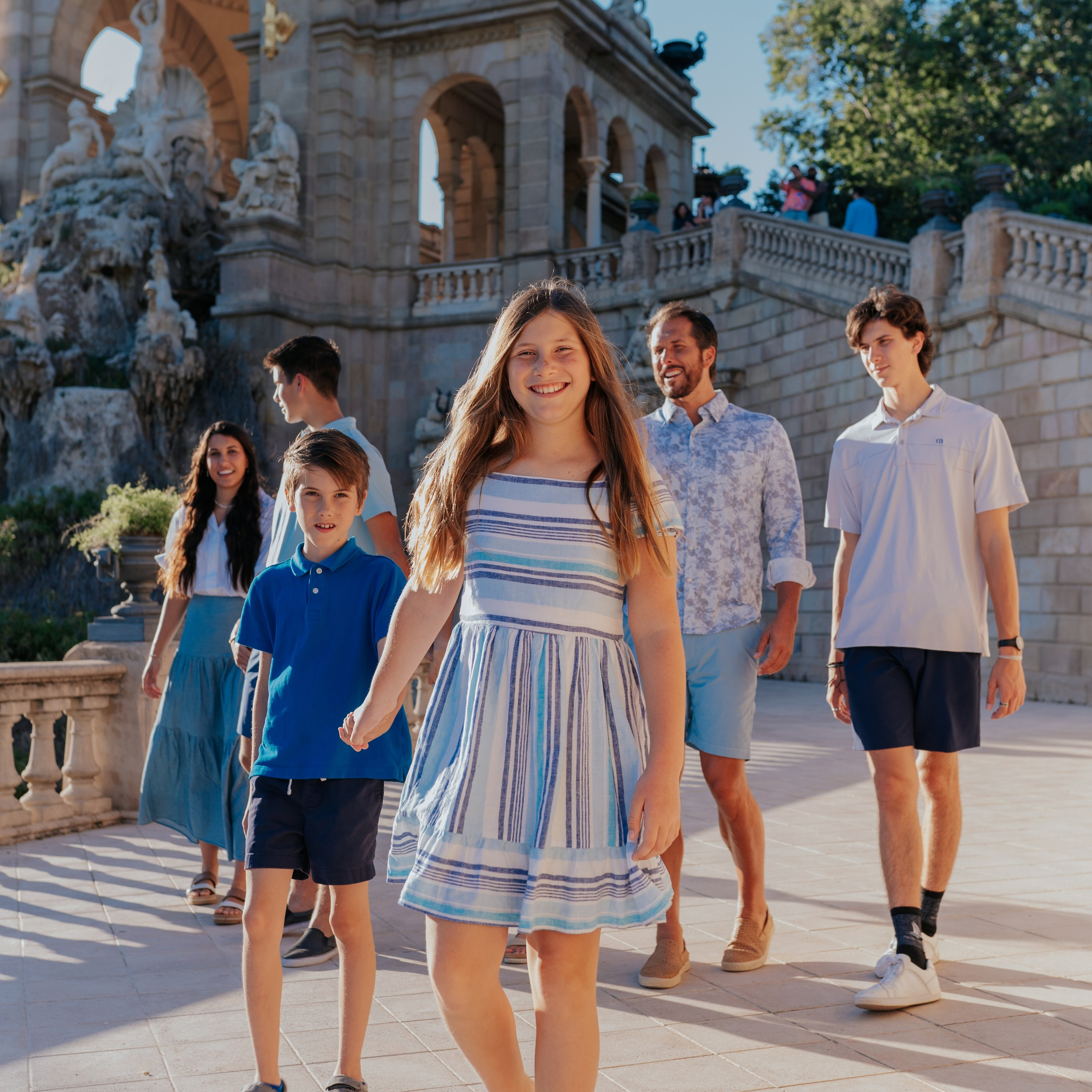 Mastering Dynamic Posing: Avoiding Common Mistakes. DiaFoto — Wow Photographer in Barcelona | Premium Barcelona Photoshoot Experience