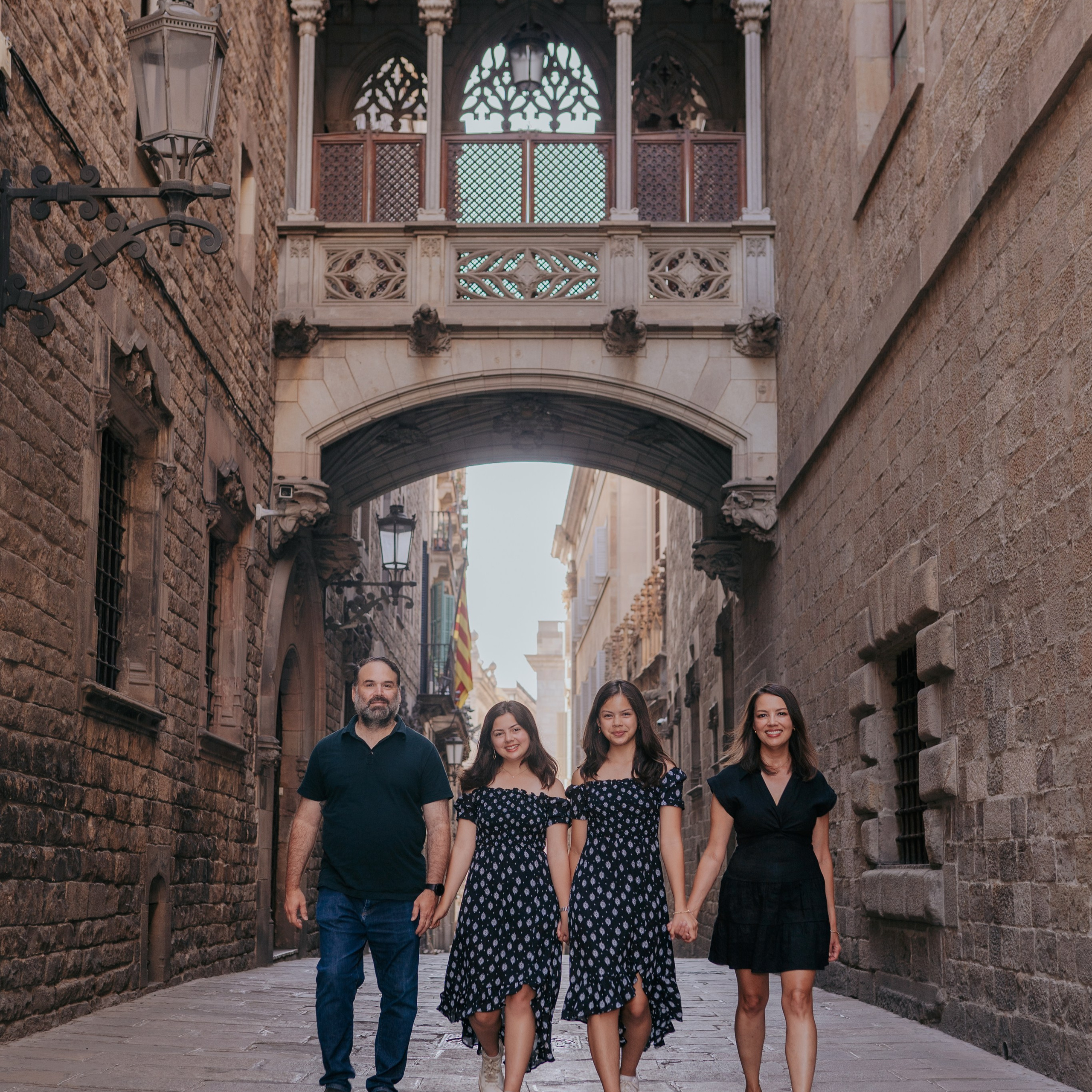 5 Romantic Date Ideas in Barcelona to Make Your Day Unforgettable. DiaFoto — Wow Photographer in Barcelona | Premium Barcelona Photoshoot Experience