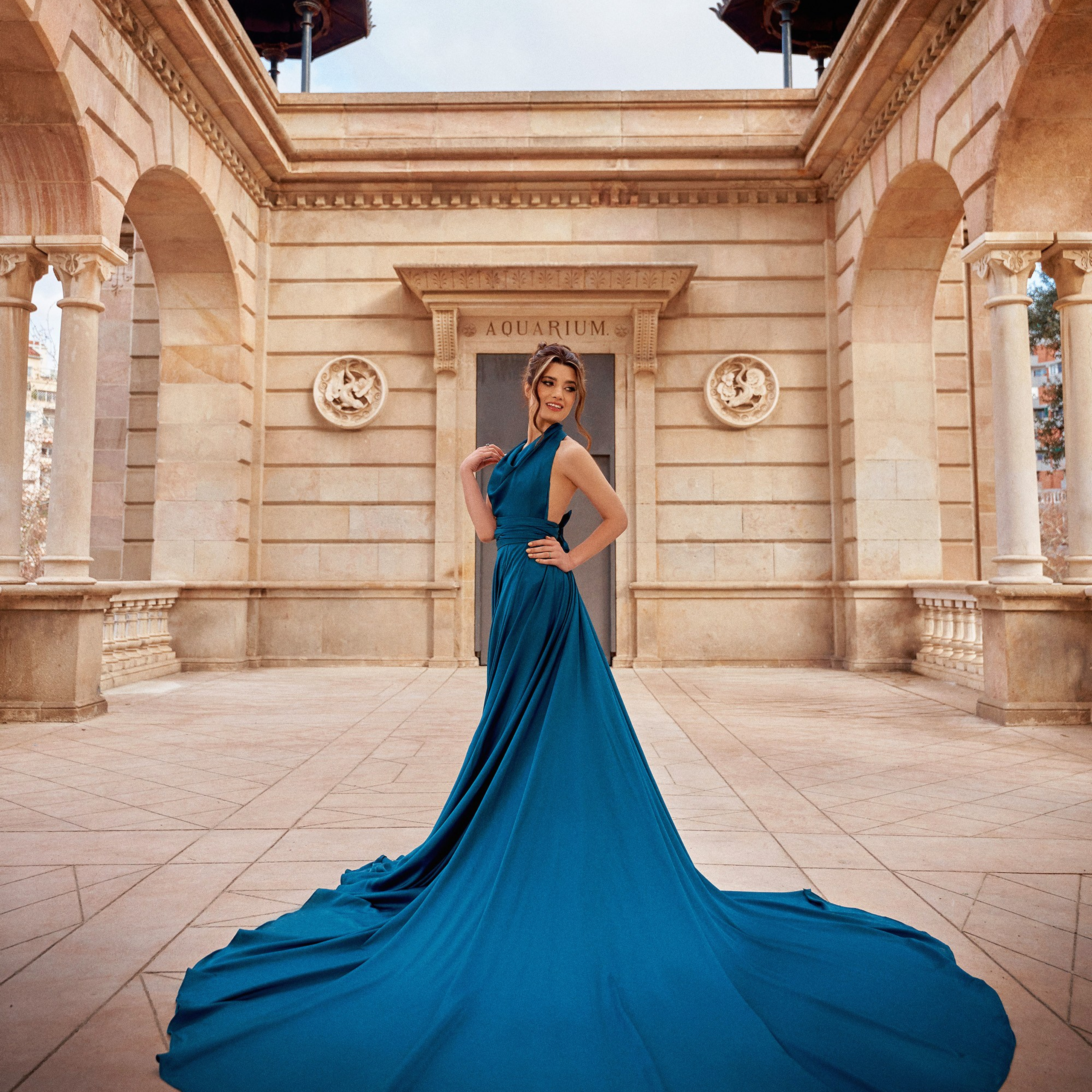 Sesión de fotos con un vestido volador en enero con 20% dto. Photographer @ Studio | Barcelona — Svyatoslav Usmyal