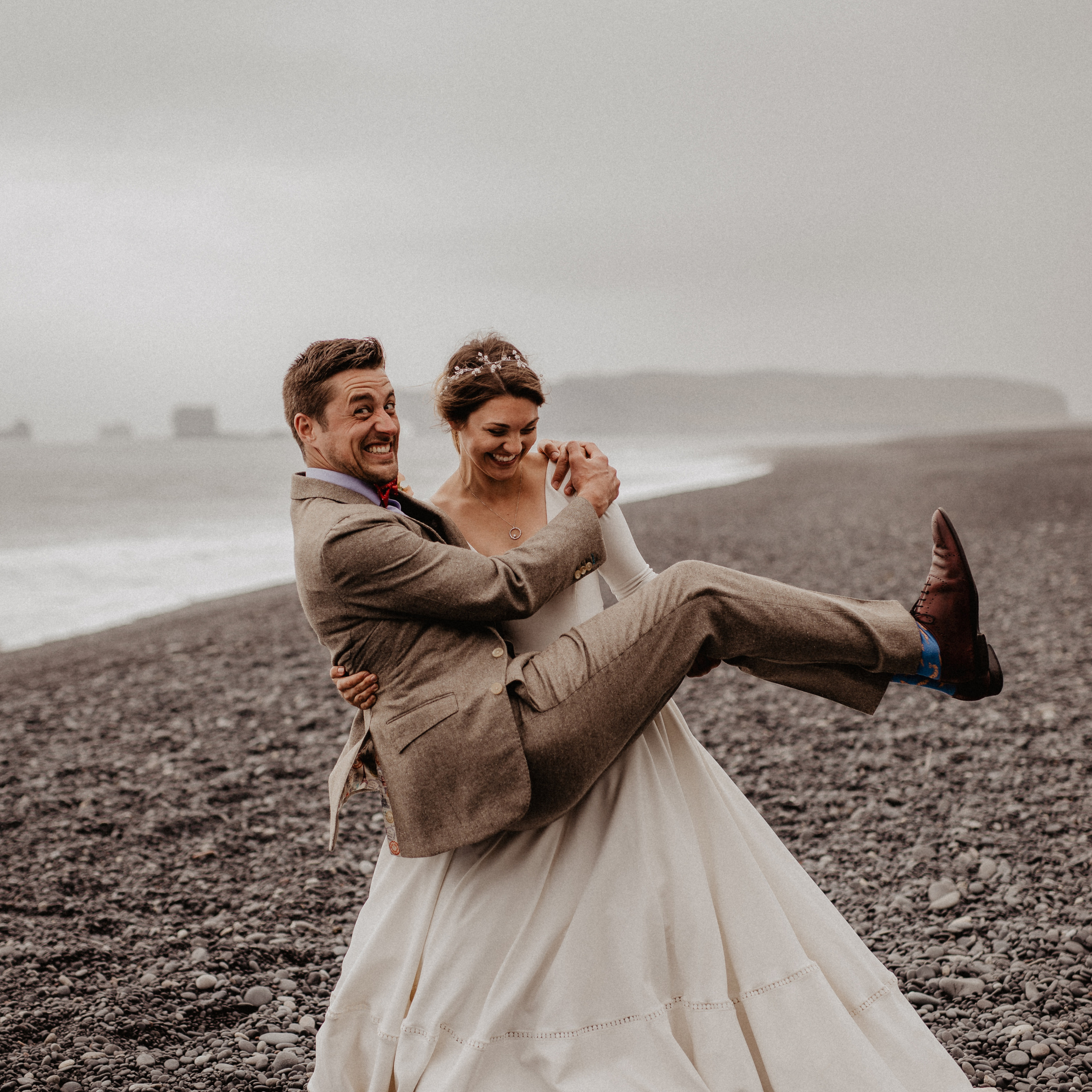 How to elope in Iceland in 2025-2026. Iceland elopement photographer & videographer