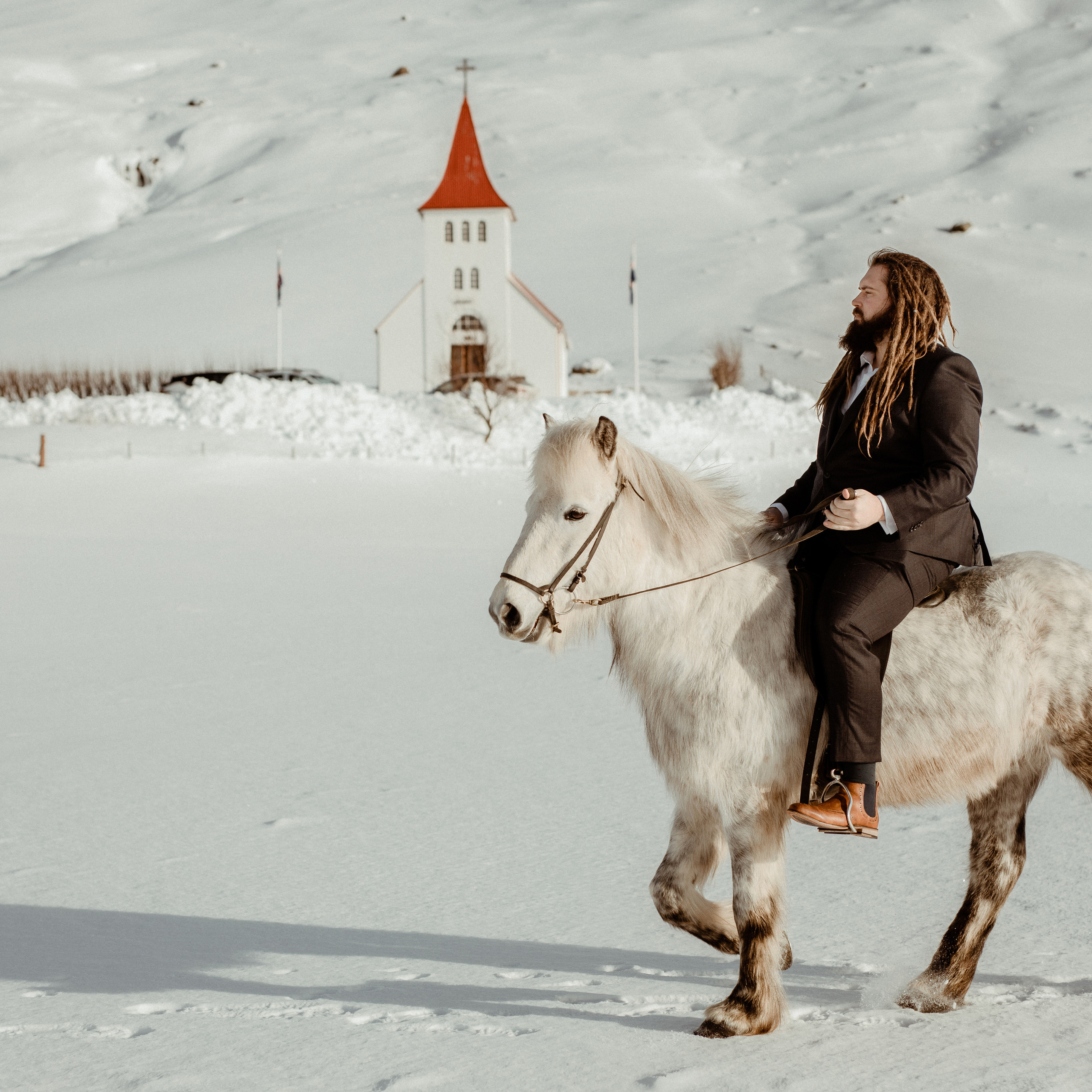 How to elope in Iceland in 2025-2026. Iceland elopement photographer & videographer