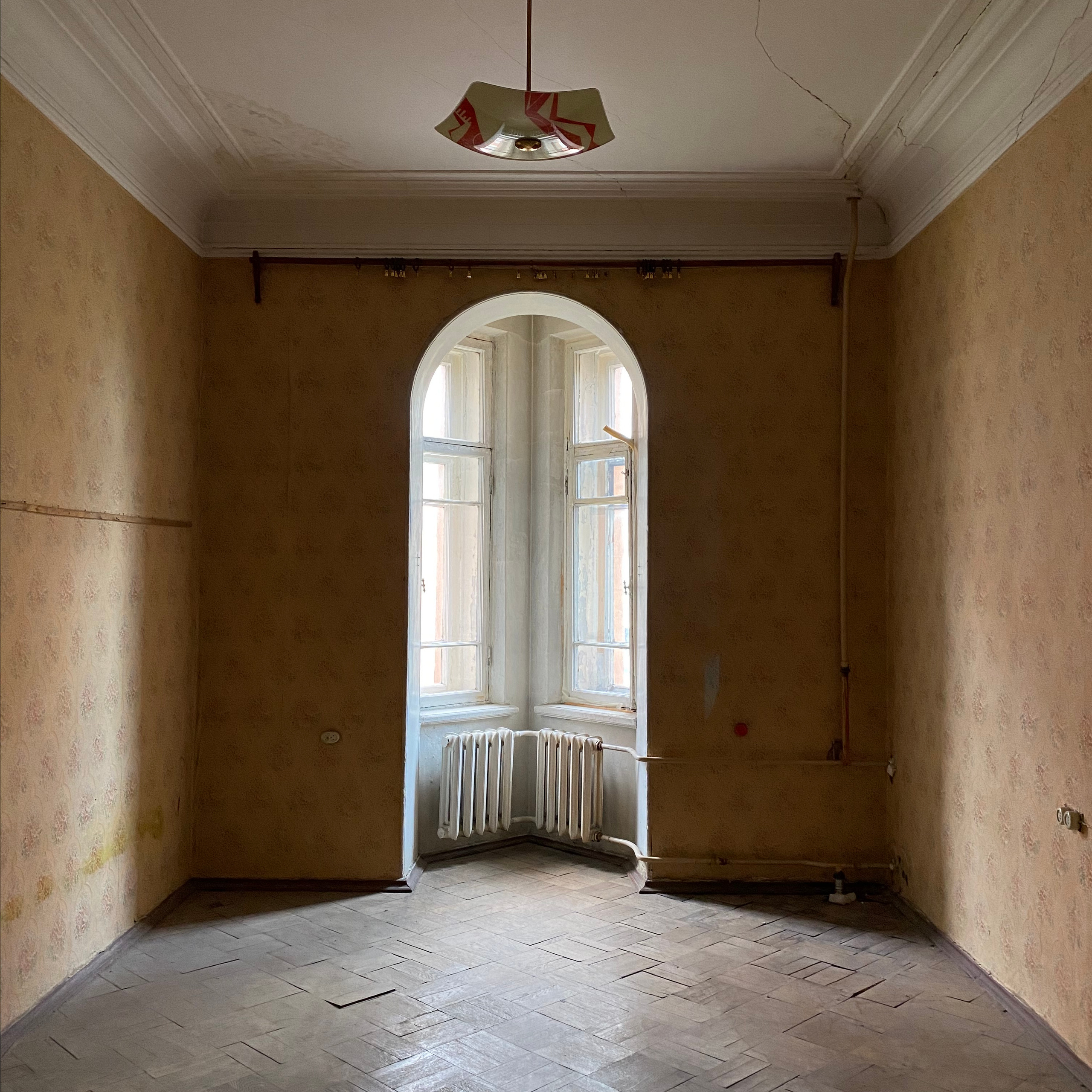 Проект реновации ретро квартиры с сохранением исторического облика.