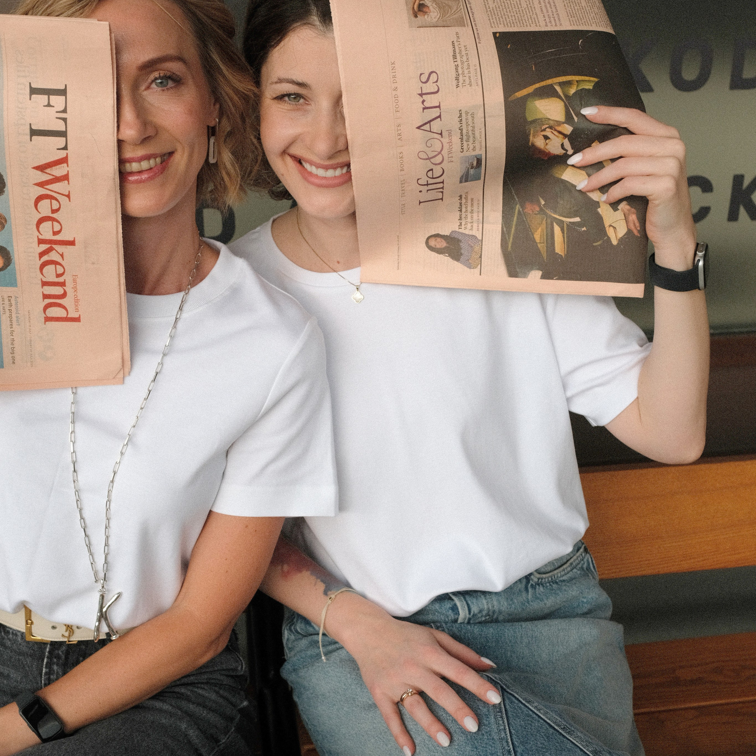 Divas draudzenes Rīgā