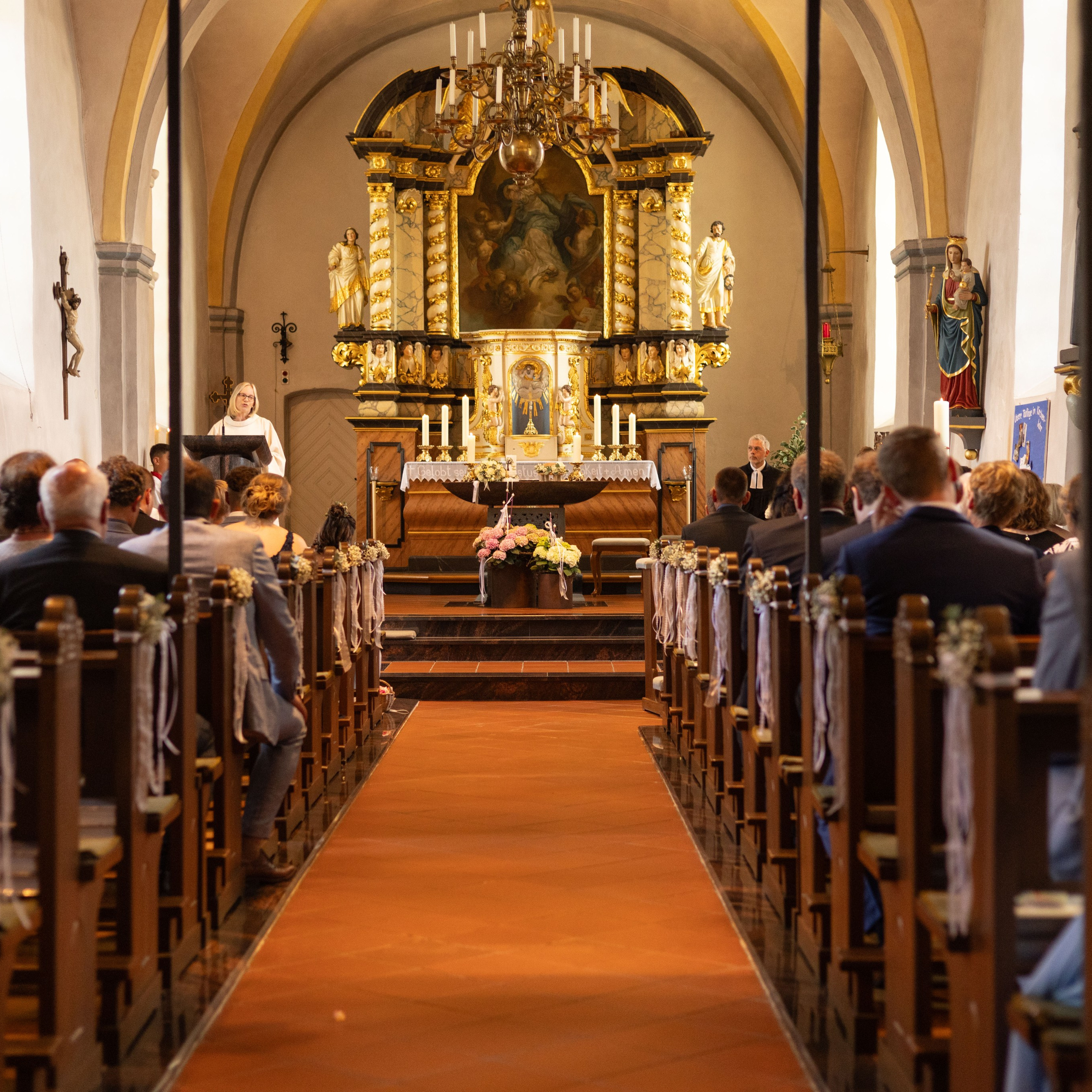 Tanja & Thomas, Kirche