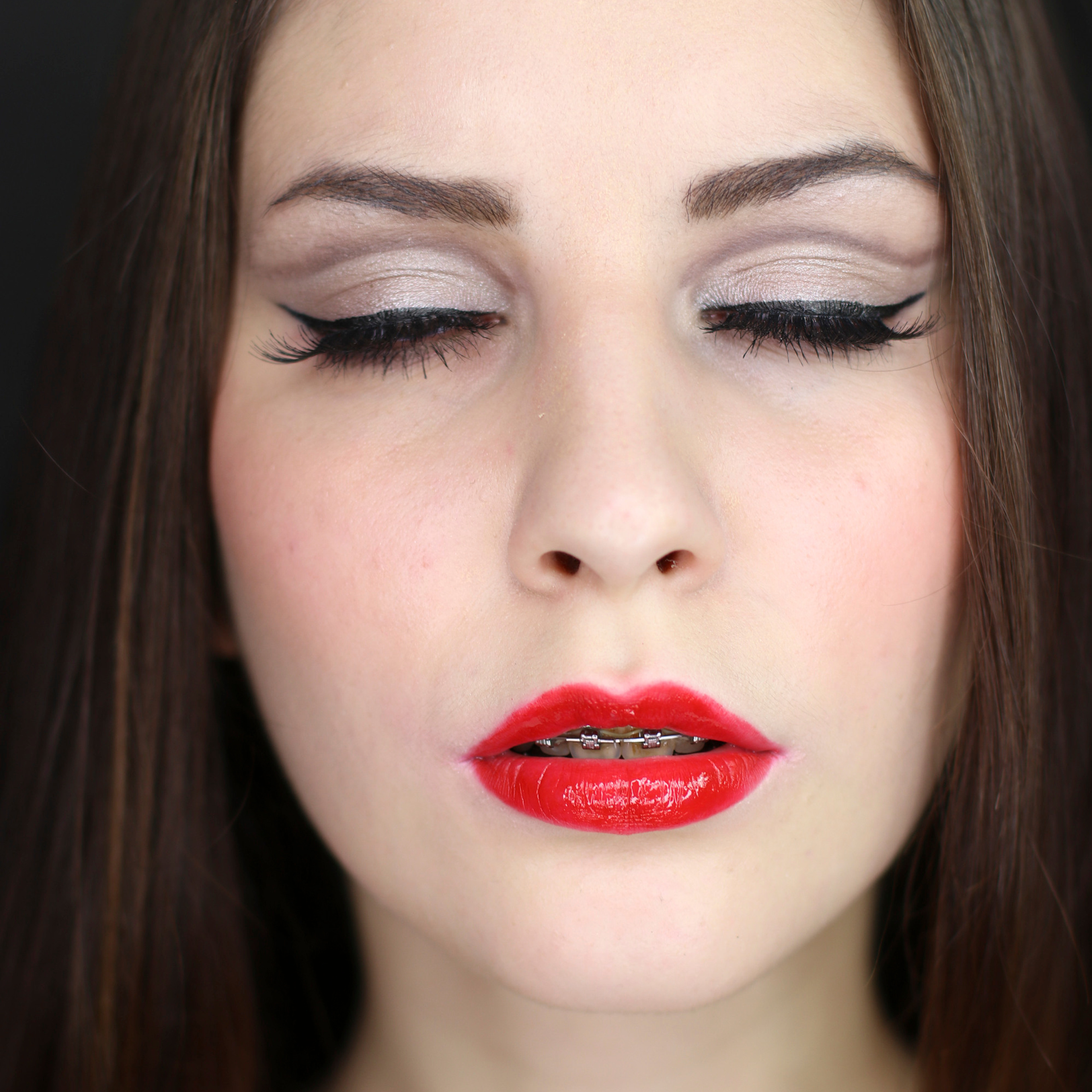 Advanced cut crease make-up example with red lips