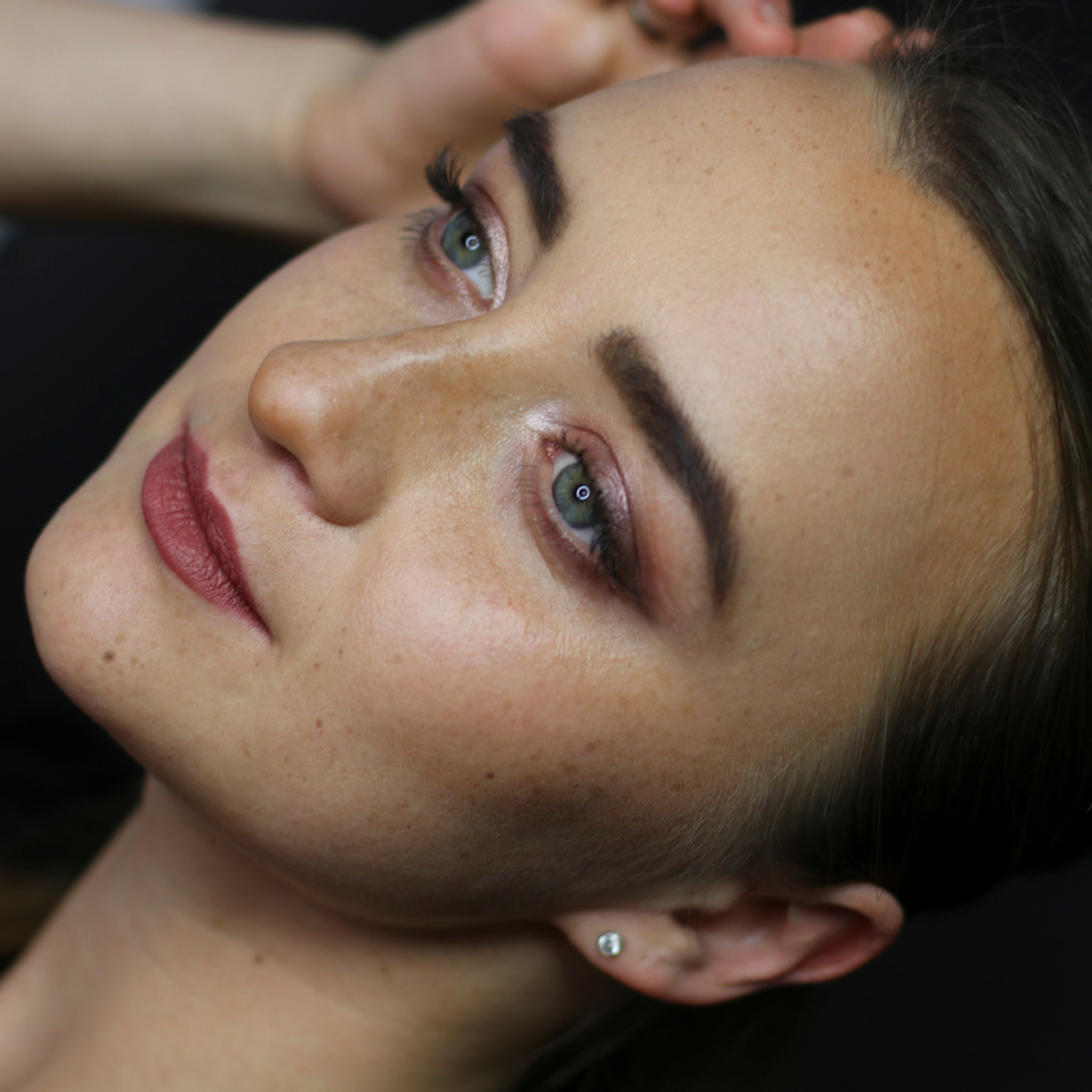 Day smokey eyes make-up example in half-shadow