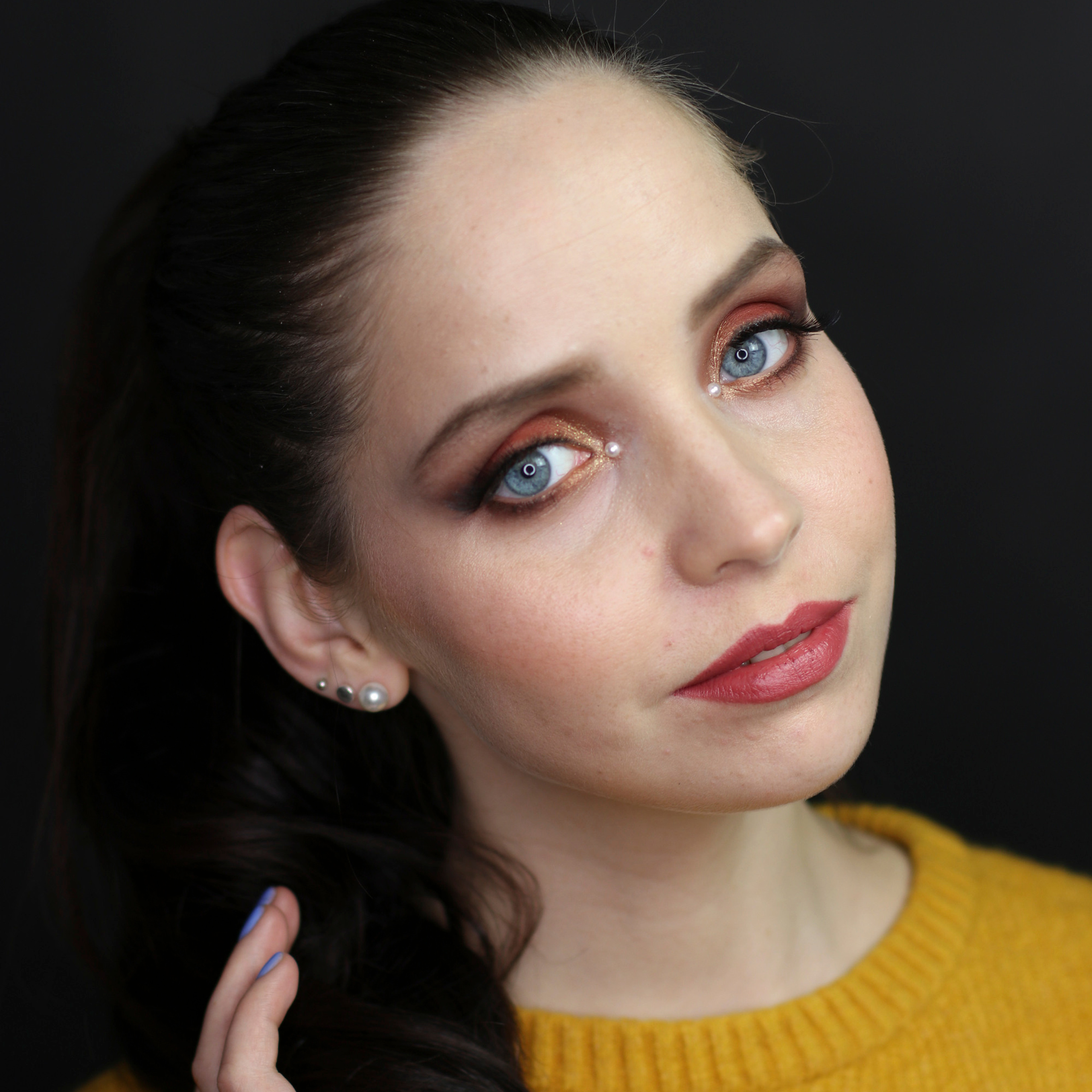 Creative autumn-style make-up example