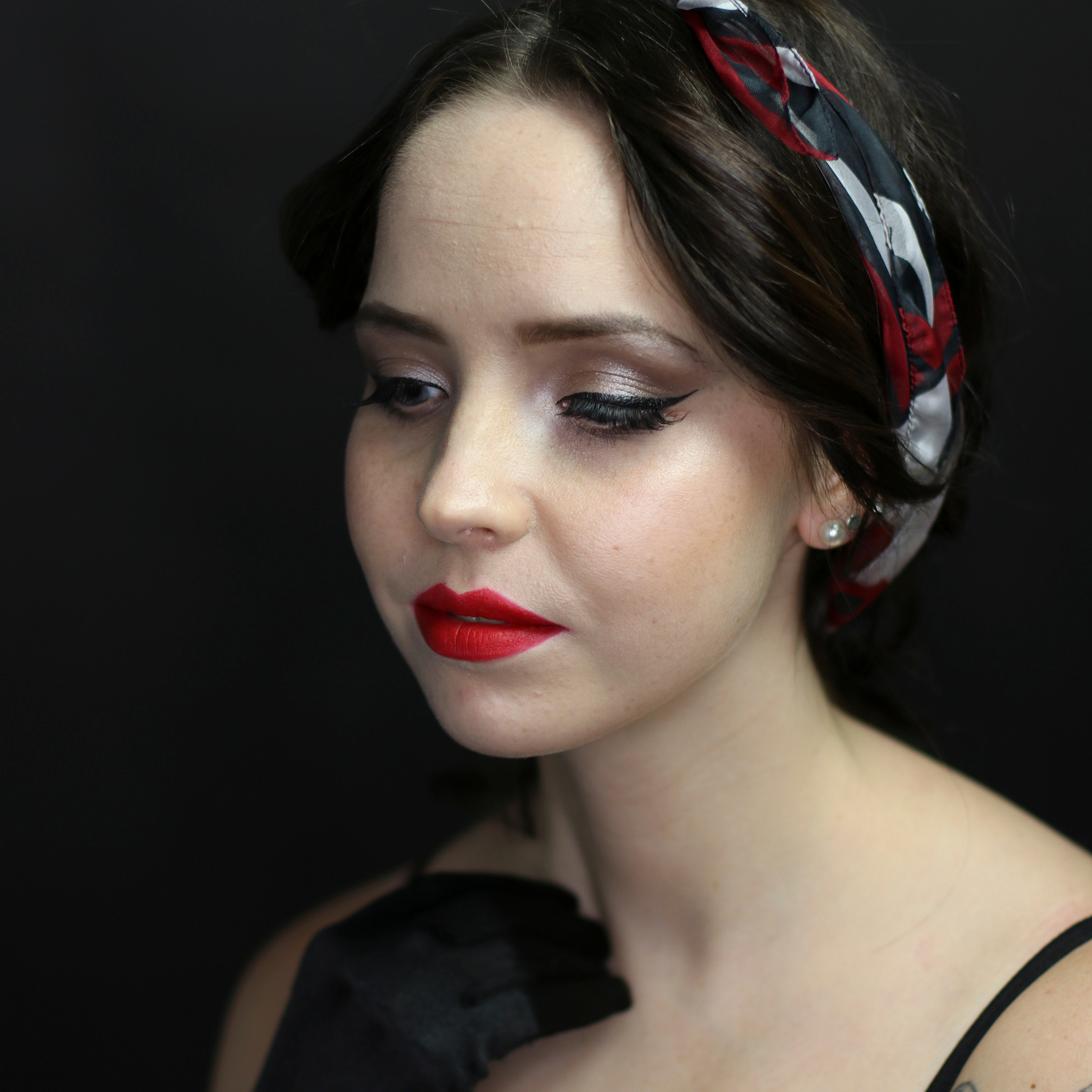 Stylized Pin-up make-up example