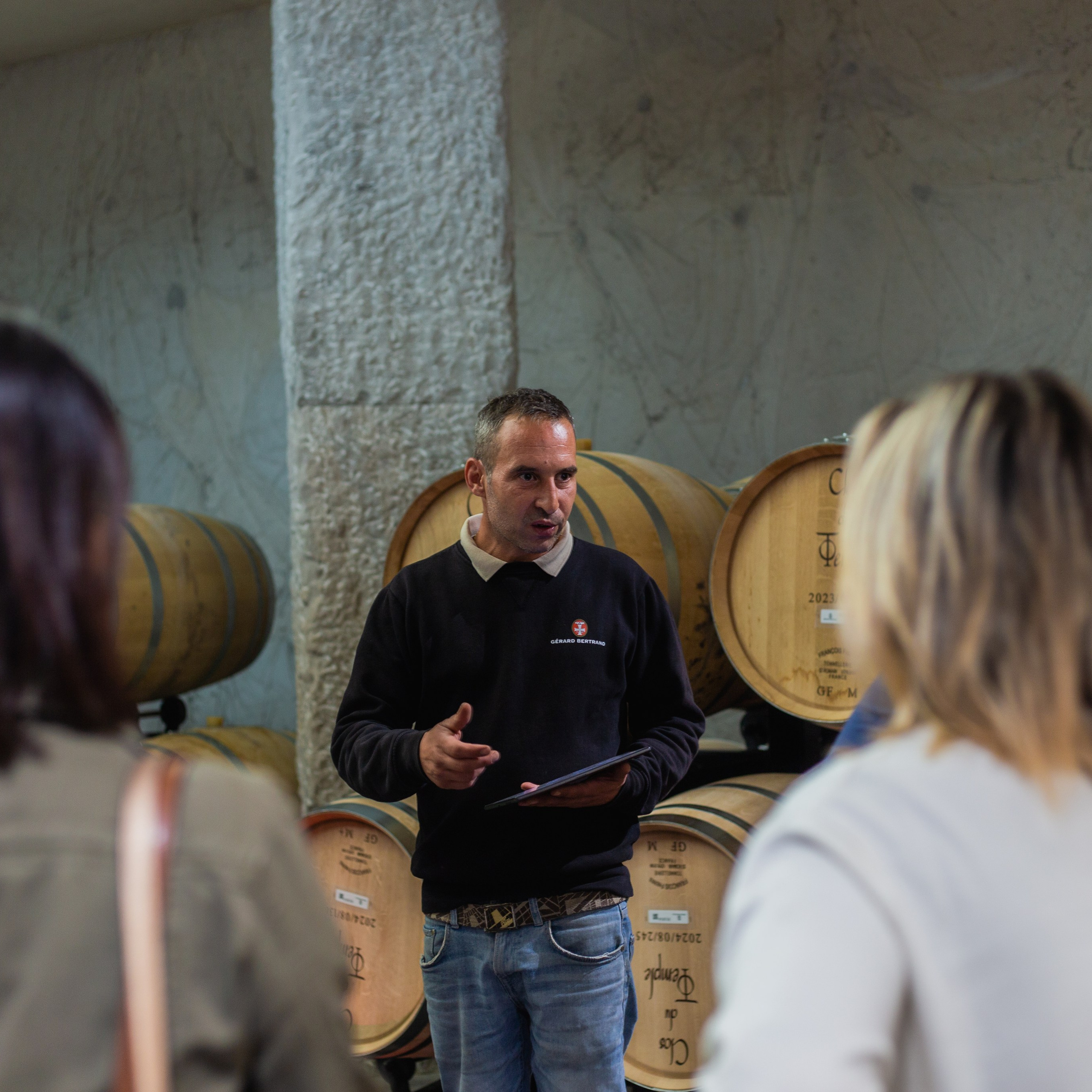 Photographe Professionnel à Poitiers, Vienne et Tours – Corporate, Reportage et Immobilier. Photographe professionnelle à Poitiers, Tours et Châtellerault | Studio photo entre Poitiers et Tours – portraits, familles, entreprises, ma