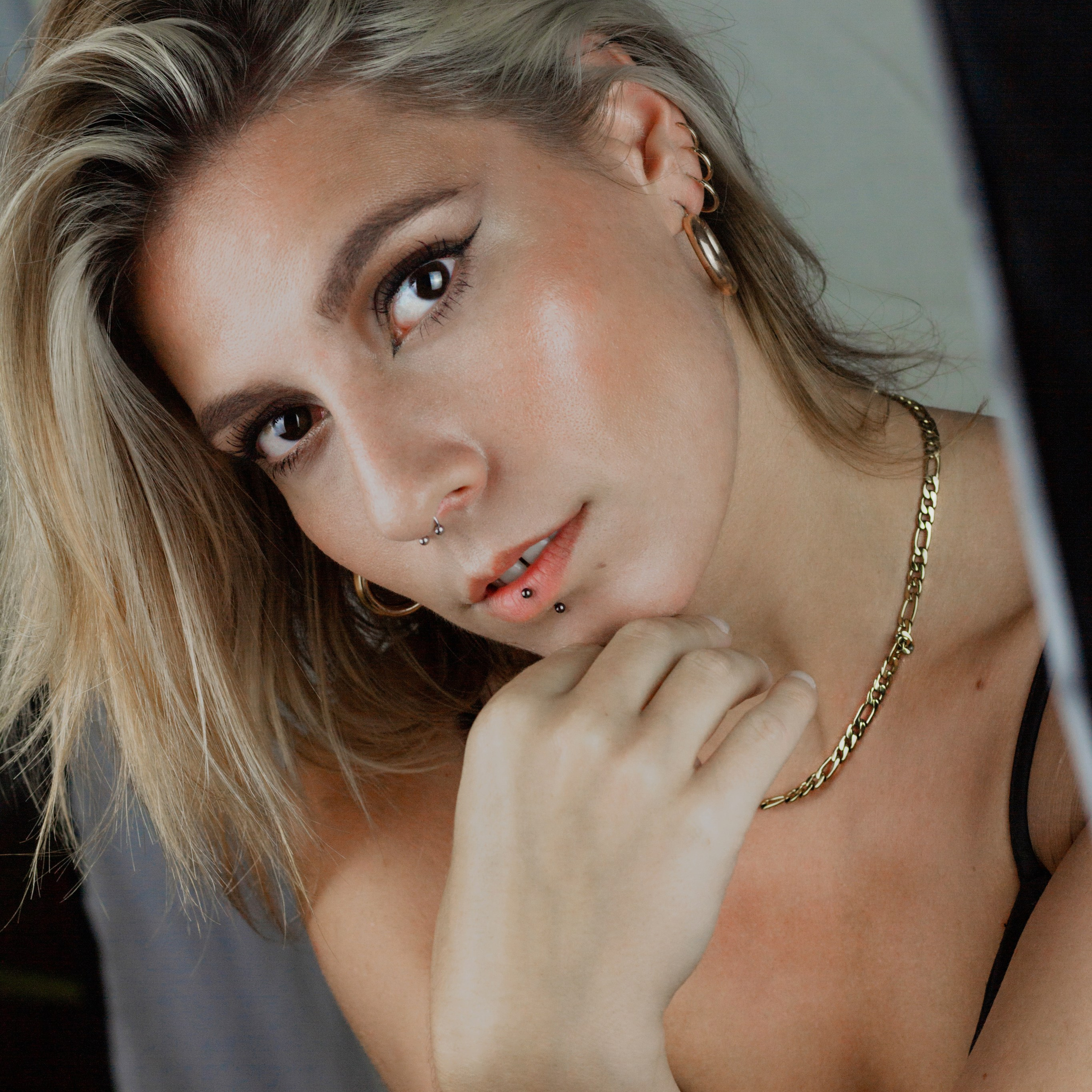 Photographe Professionnel à Poitiers, Vienne et Tours – Corporate, Reportage et Immobilier. Photographe professionnelle à Poitiers, Tours et Châtellerault | Studio photo entre Poitiers et Tours – portraits, familles, entreprises, ma