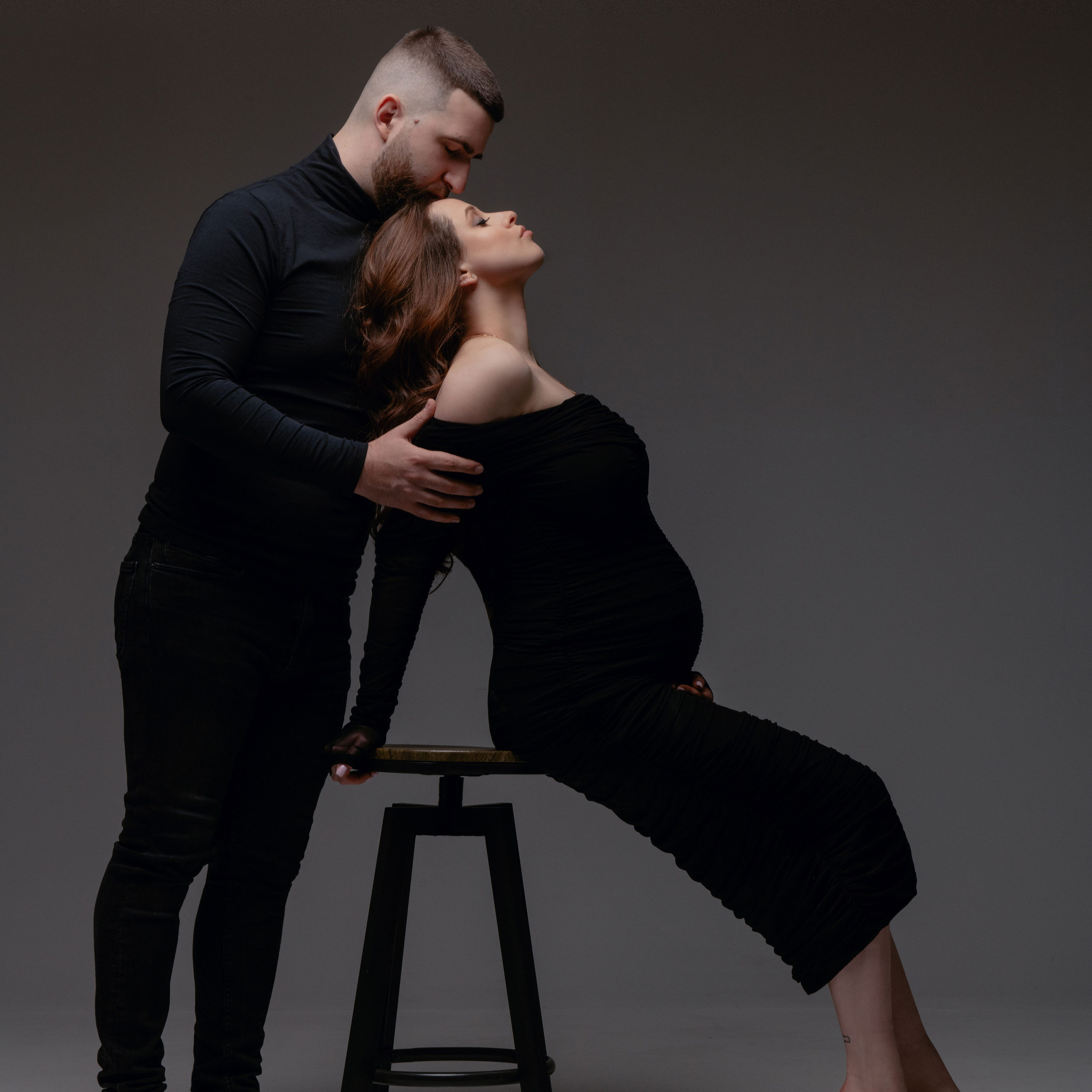 Svatební focení s výhledem na Karlův most a ve Valdštejnské zahradě. Profesionální fotografka v Praze Anastasia Haritonova
