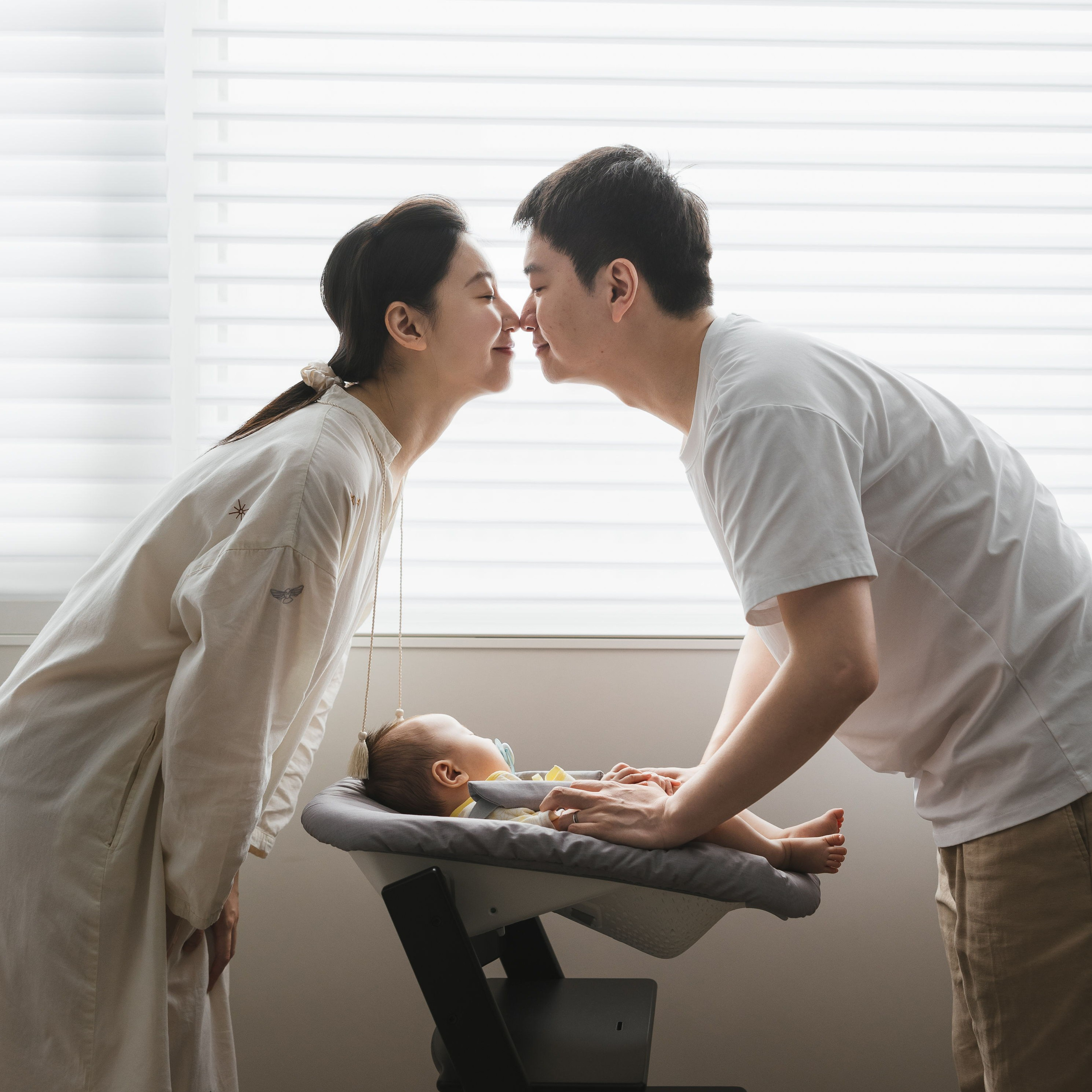 The stories behind Shanghai family photography. Shanghai Family Photographer Dora