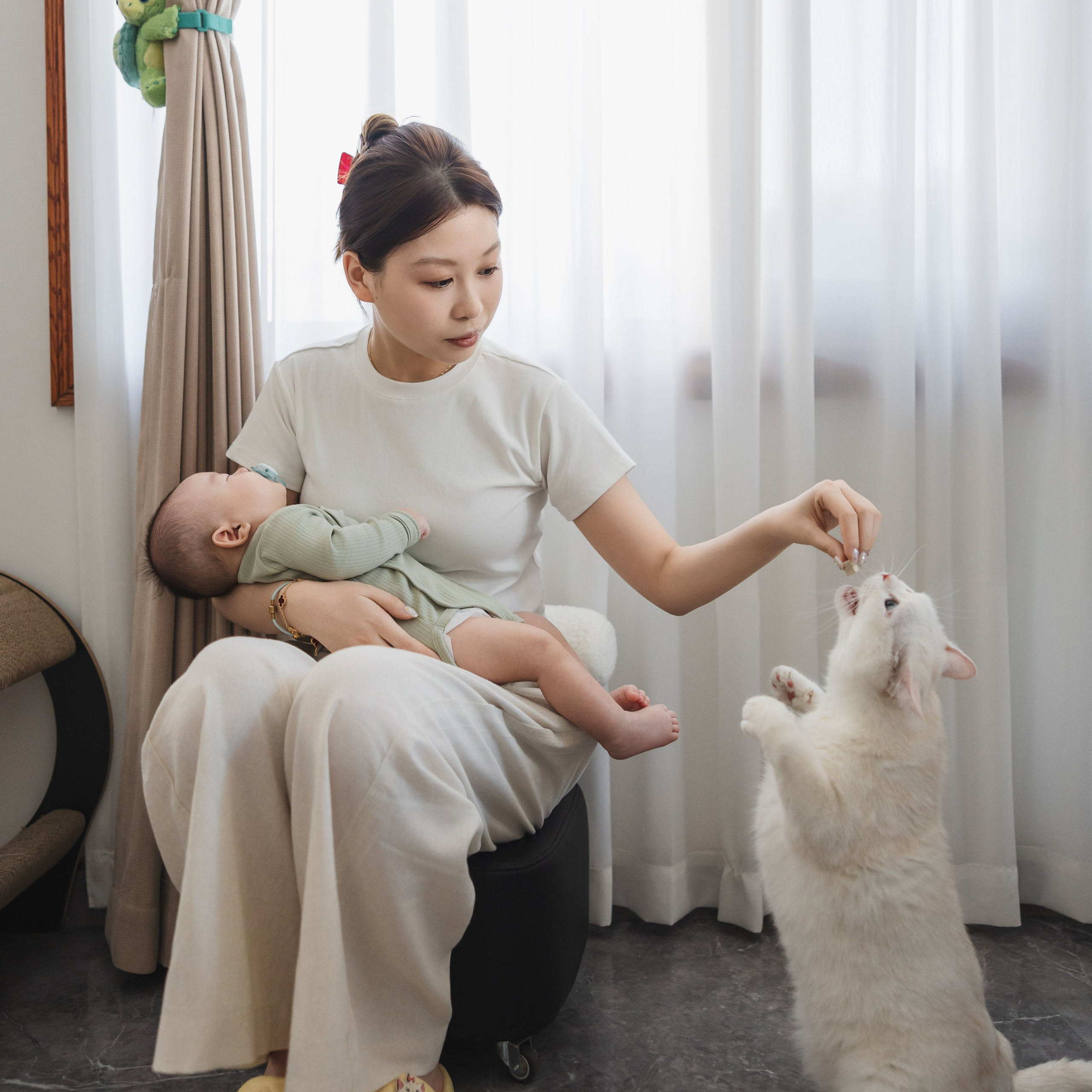 The stories behind Shanghai family photography. Shanghai Family Photographer Dora