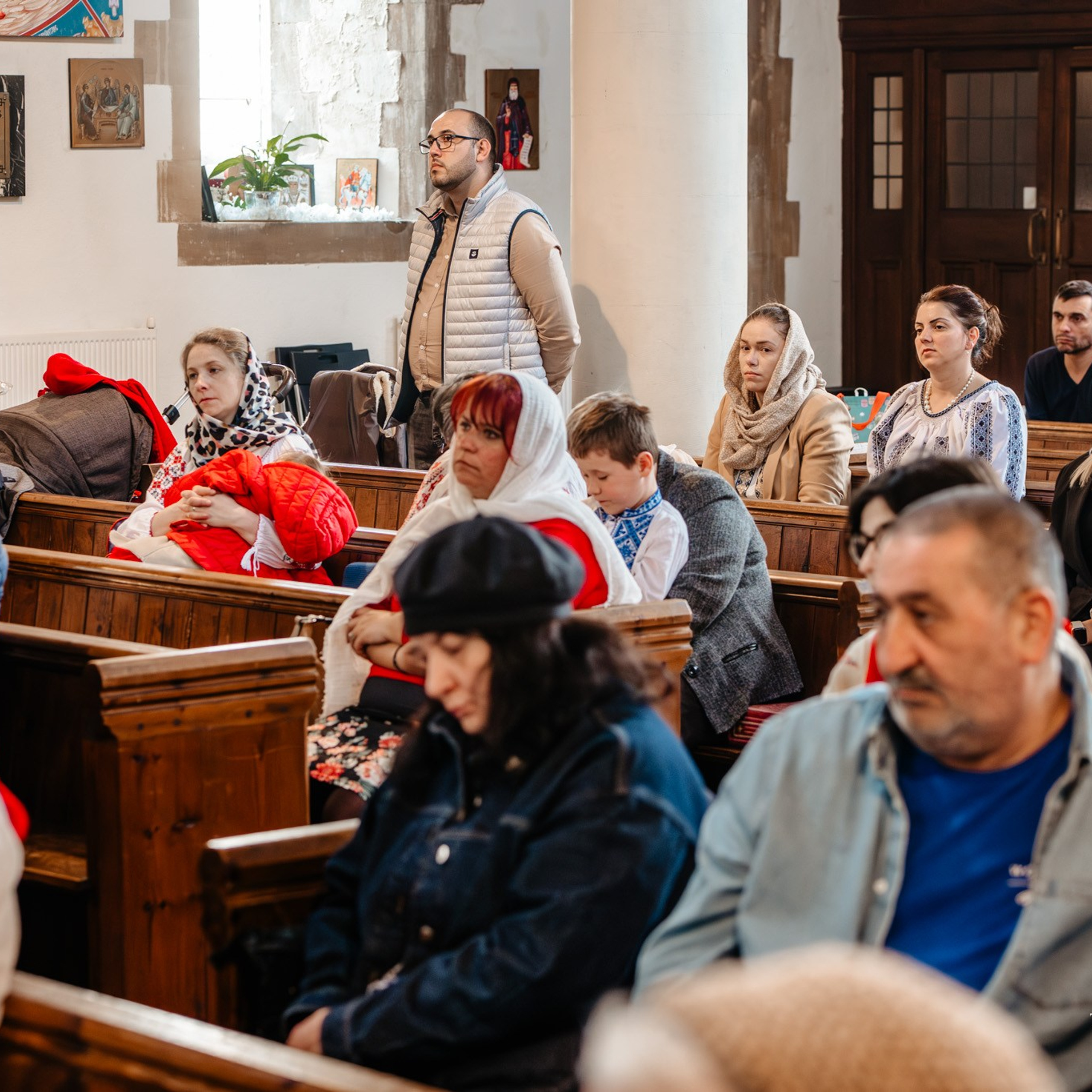 Sambata lui Lazar si Hramul la Biserica Romaneasca din Southampton — Slujba arhiereasca oficiata de PS Parinte Atanasie. TANTAN IONUT FOTO & FILM