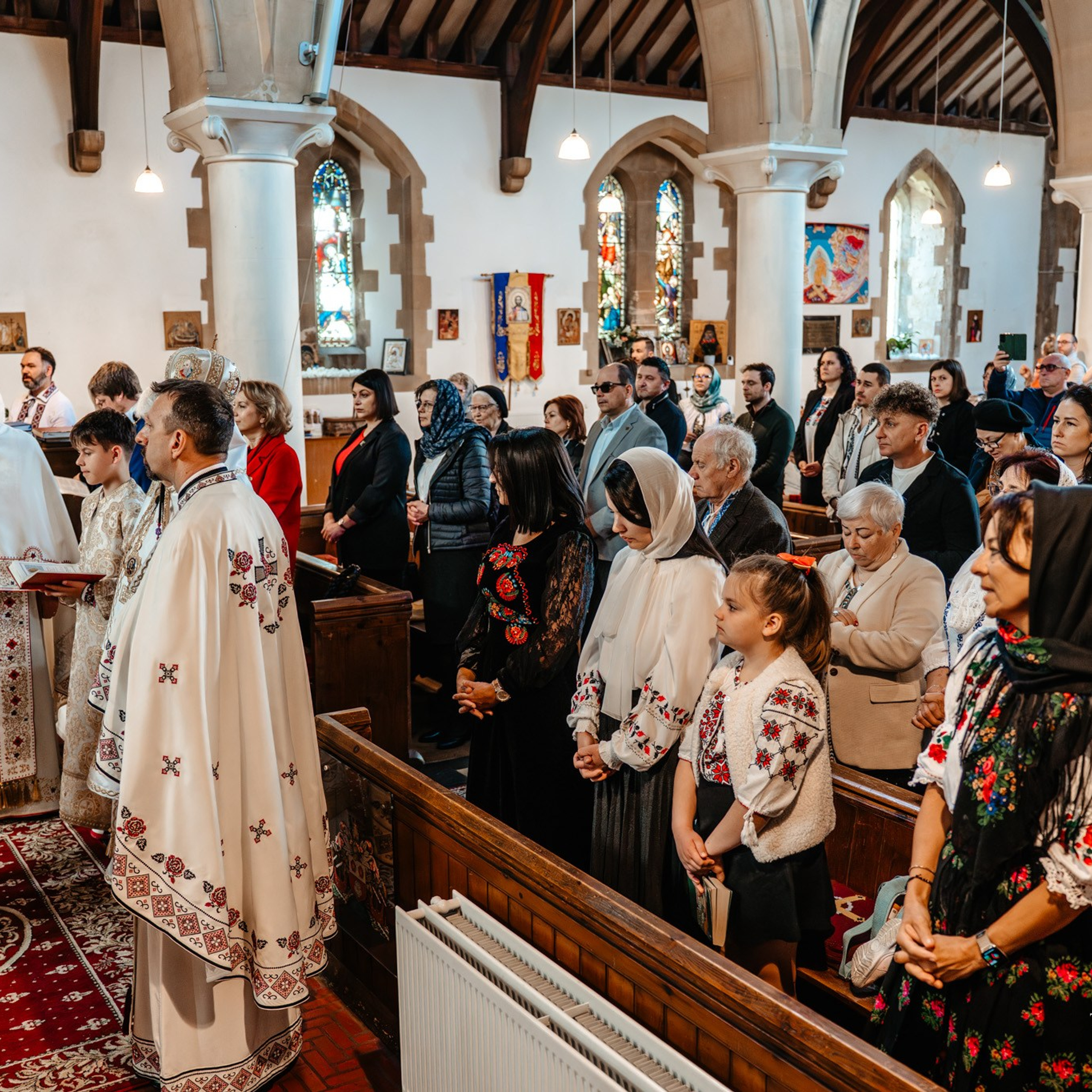 Sambata lui Lazar si Hramul la Biserica Romaneasca din Southampton — Slujba arhiereasca oficiata de PS Parinte Atanasie. TANTAN IONUT FOTO & FILM