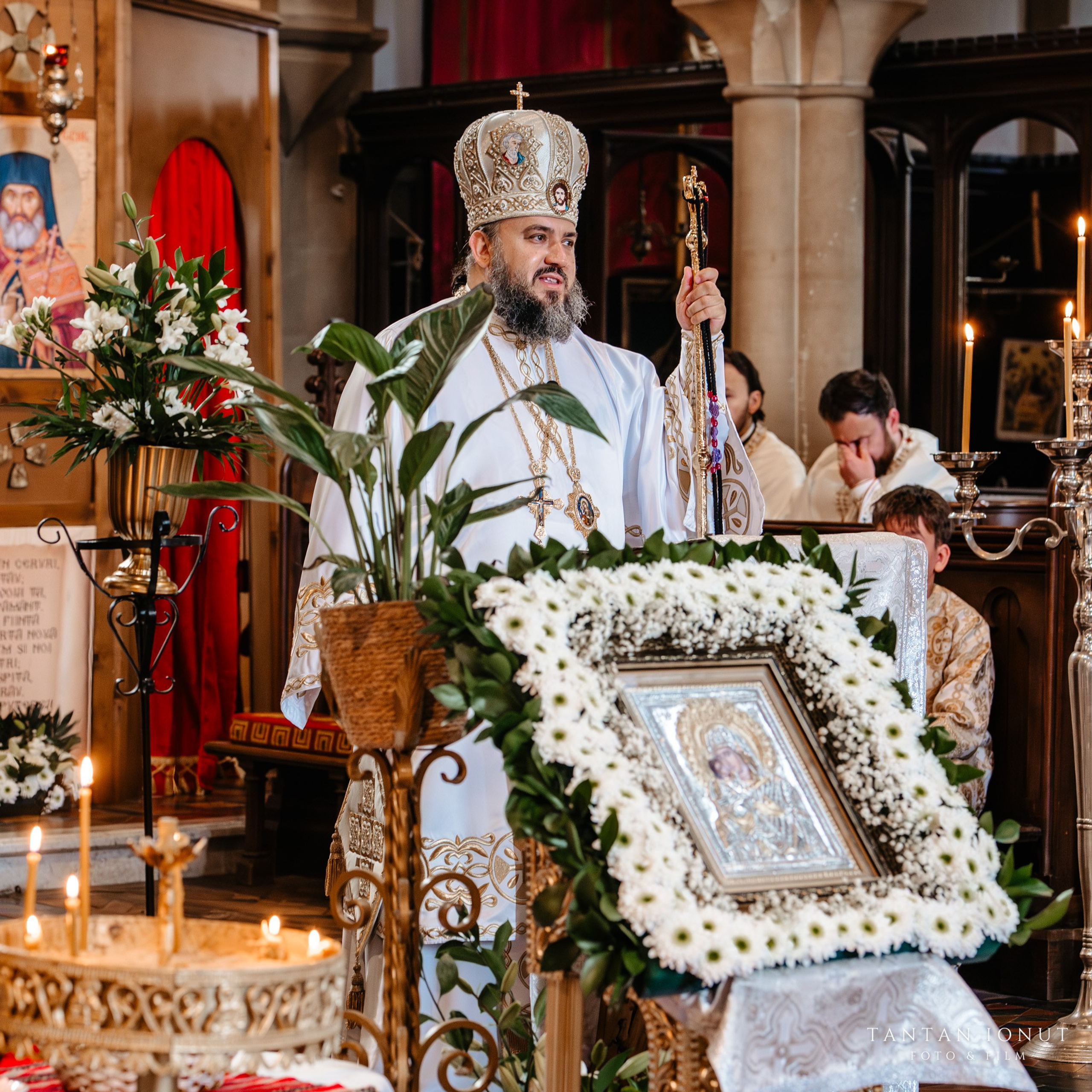 Sambata lui Lazar si Hramul la Biserica Romaneasca din Southampton — Slujba arhiereasca oficiata de PS Parinte Atanasie. TANTAN IONUT FOTO & FILM