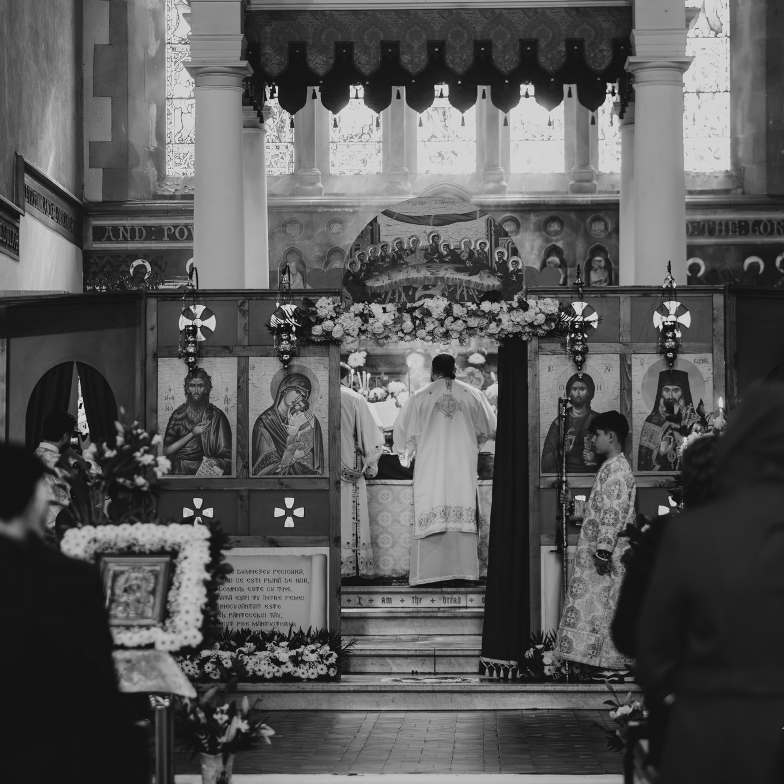 Sambata lui Lazar si Hramul la Biserica Romaneasca din Southampton — Slujba arhiereasca oficiata de PS Parinte Atanasie. TANTAN IONUT FOTO & FILM