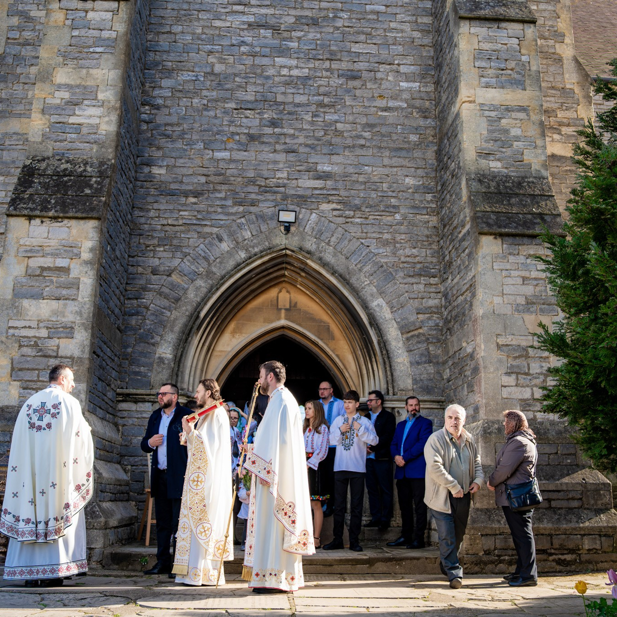 Sambata lui Lazar si Hramul la Biserica Romaneasca din Southampton — Slujba arhiereasca oficiata de PS Parinte Atanasie. TANTAN IONUT FOTO & FILM
