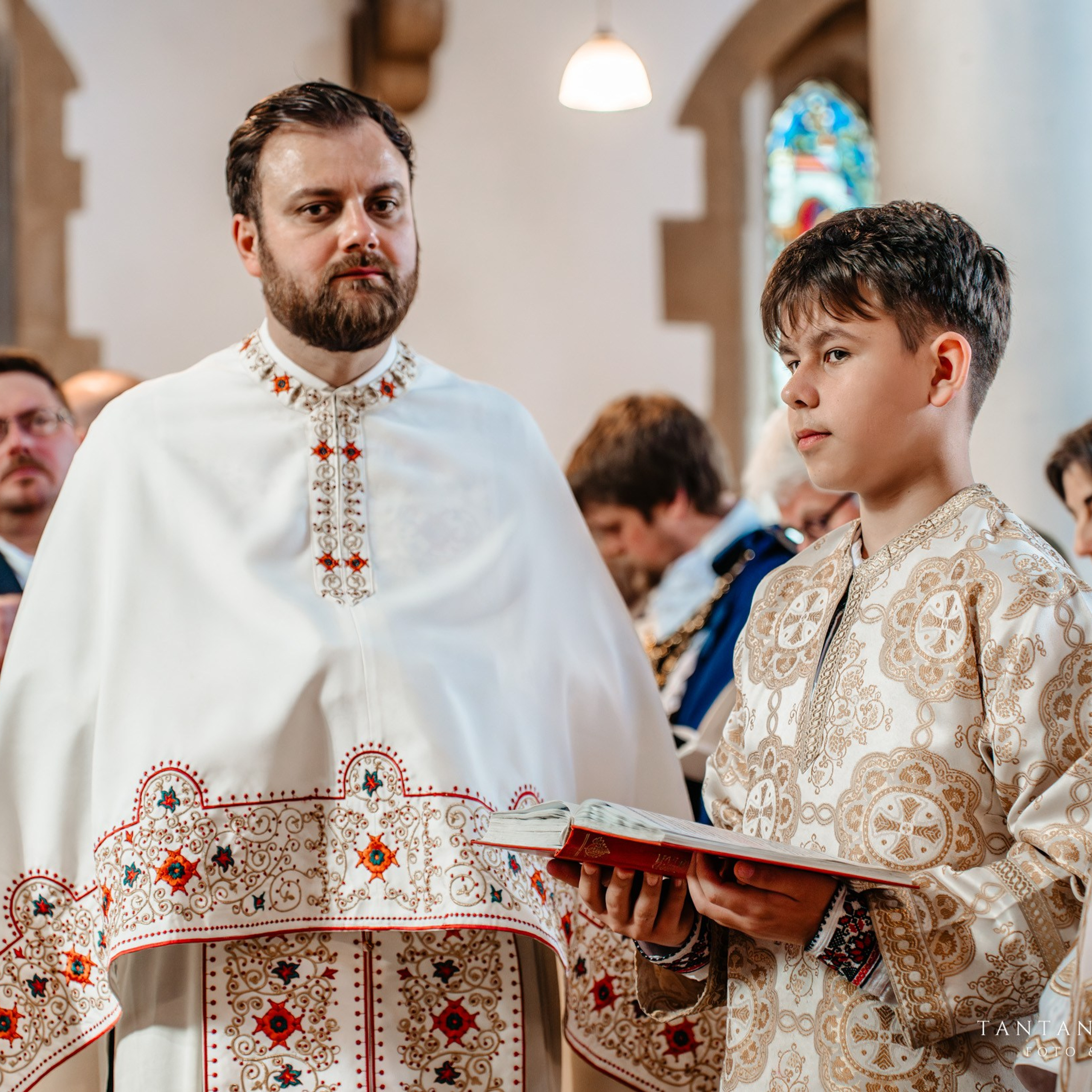 Sambata lui Lazar si Hramul la Biserica Romaneasca din Southampton — Slujba arhiereasca oficiata de PS Parinte Atanasie. TANTAN IONUT FOTO & FILM