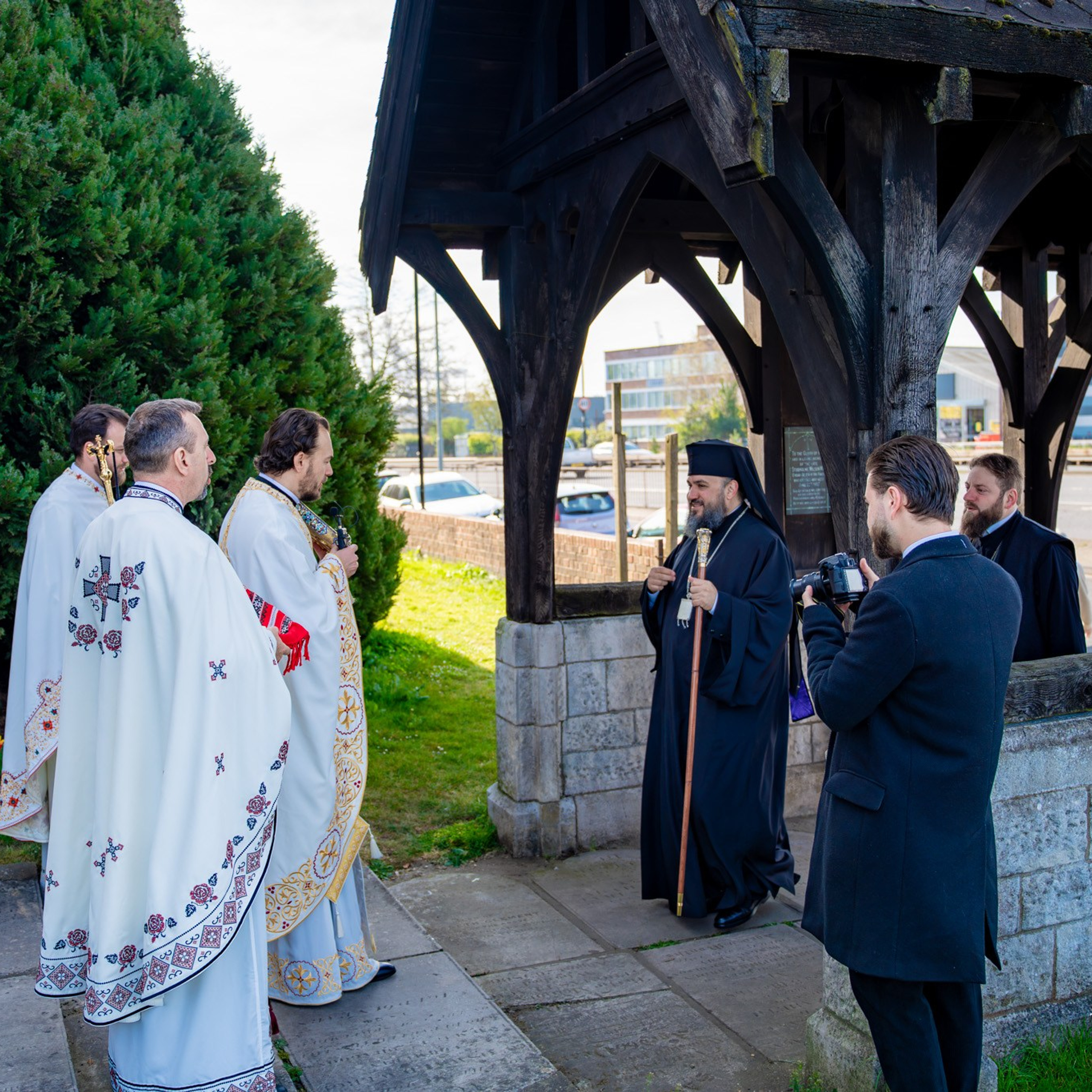 Sambata lui Lazar si Hramul la Biserica Romaneasca din Southampton — Slujba arhiereasca oficiata de PS Parinte Atanasie. TANTAN IONUT FOTO & FILM