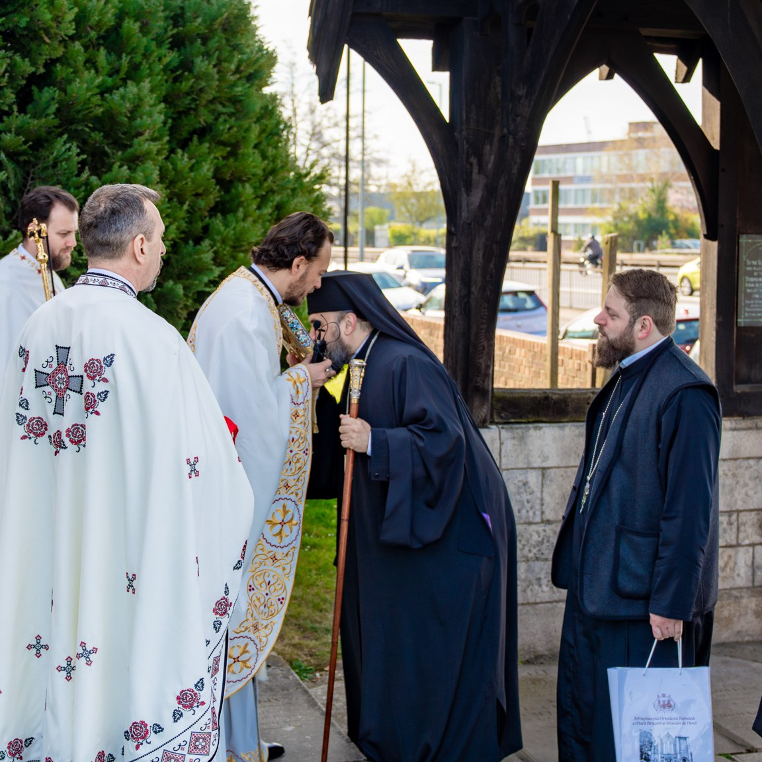 Sambata lui Lazar si Hramul la Biserica Romaneasca din Southampton — Slujba arhiereasca oficiata de PS Parinte Atanasie. TANTAN IONUT FOTO & FILM