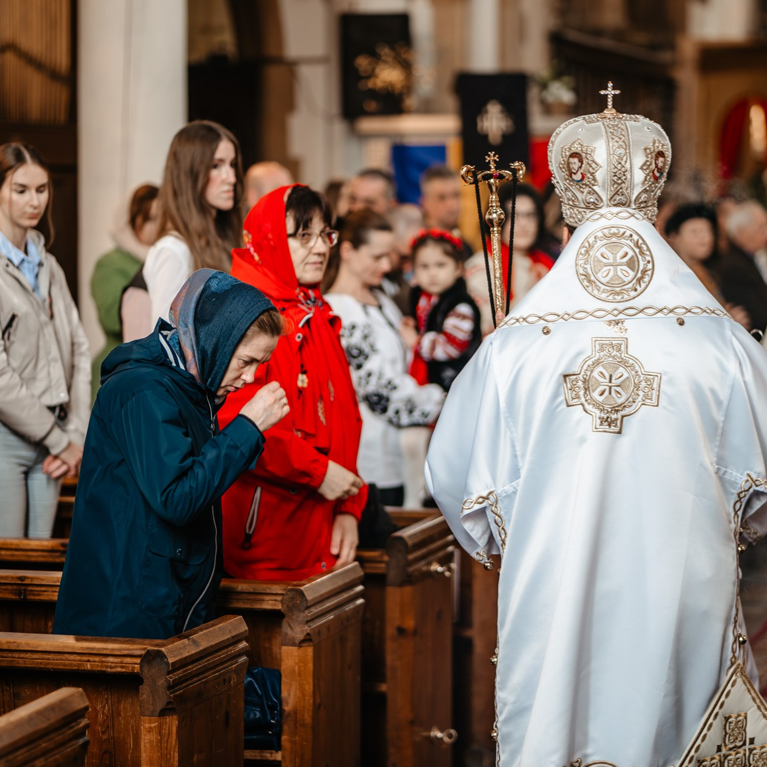 Sambata lui Lazar si Hramul la Biserica Romaneasca din Southampton — Slujba arhiereasca oficiata de PS Parinte Atanasie. TANTAN IONUT FOTO & FILM