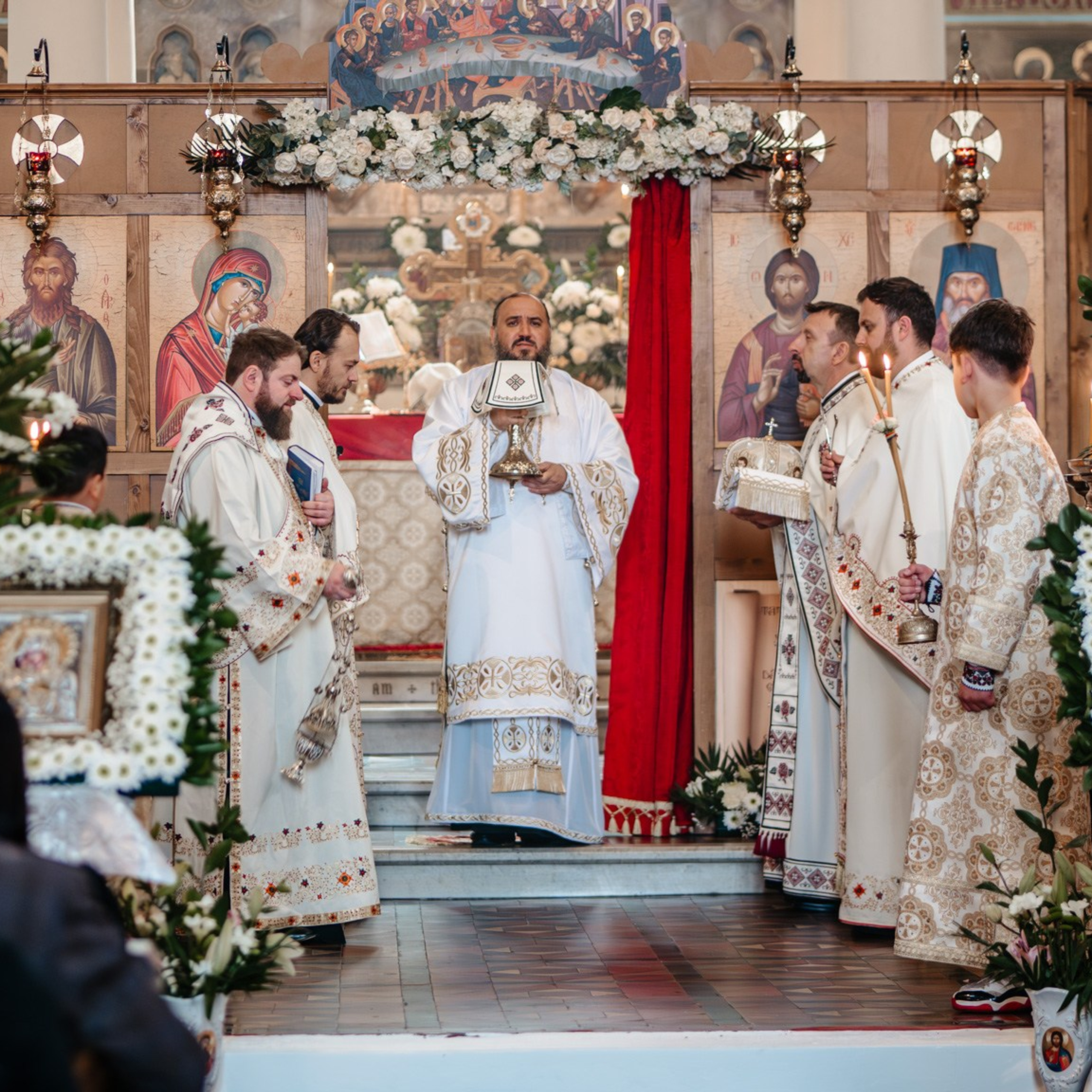 Sambata lui Lazar si Hramul la Biserica Romaneasca din Southampton — Slujba arhiereasca oficiata de PS Parinte Atanasie. TANTAN IONUT FOTO & FILM