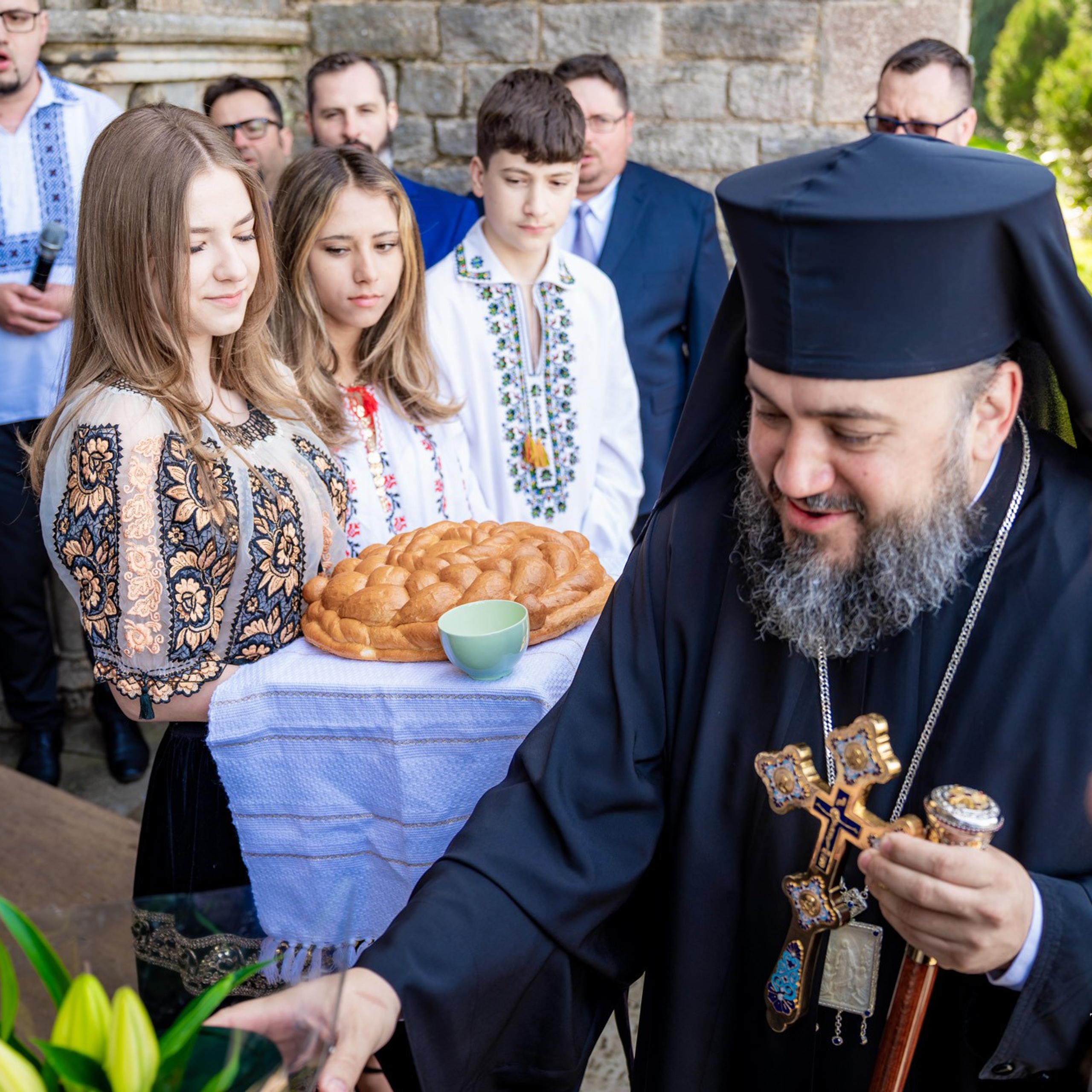 Sambata lui Lazar si Hramul la Biserica Romaneasca din Southampton — Slujba arhiereasca oficiata de PS Parinte Atanasie. TANTAN IONUT FOTO & FILM