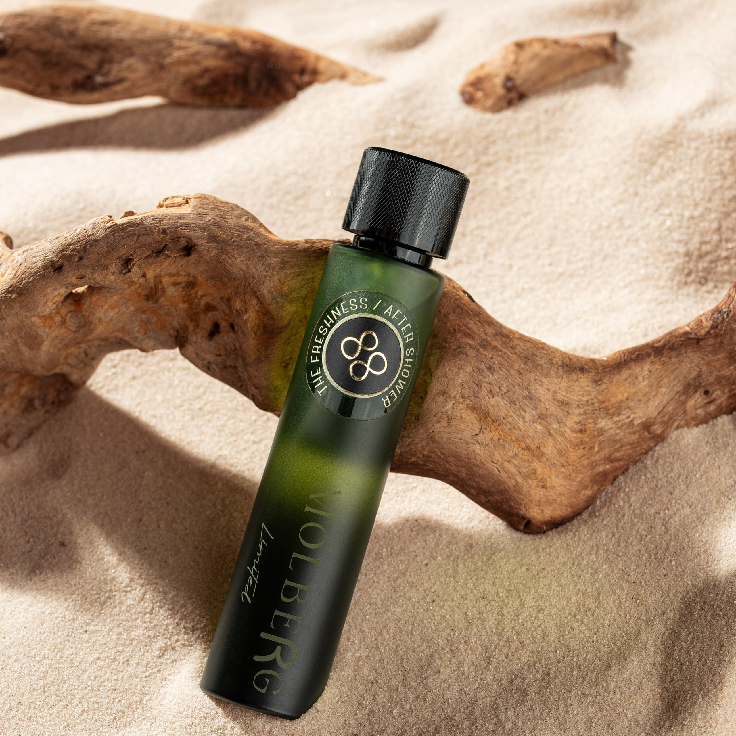 Ağ Fonda Məhsul Fotoqrafiyası: Amazon, Trendyol və Instagram Üçün Hansı Uyğundur?. Məhsul Fotoqrafı Bakıda