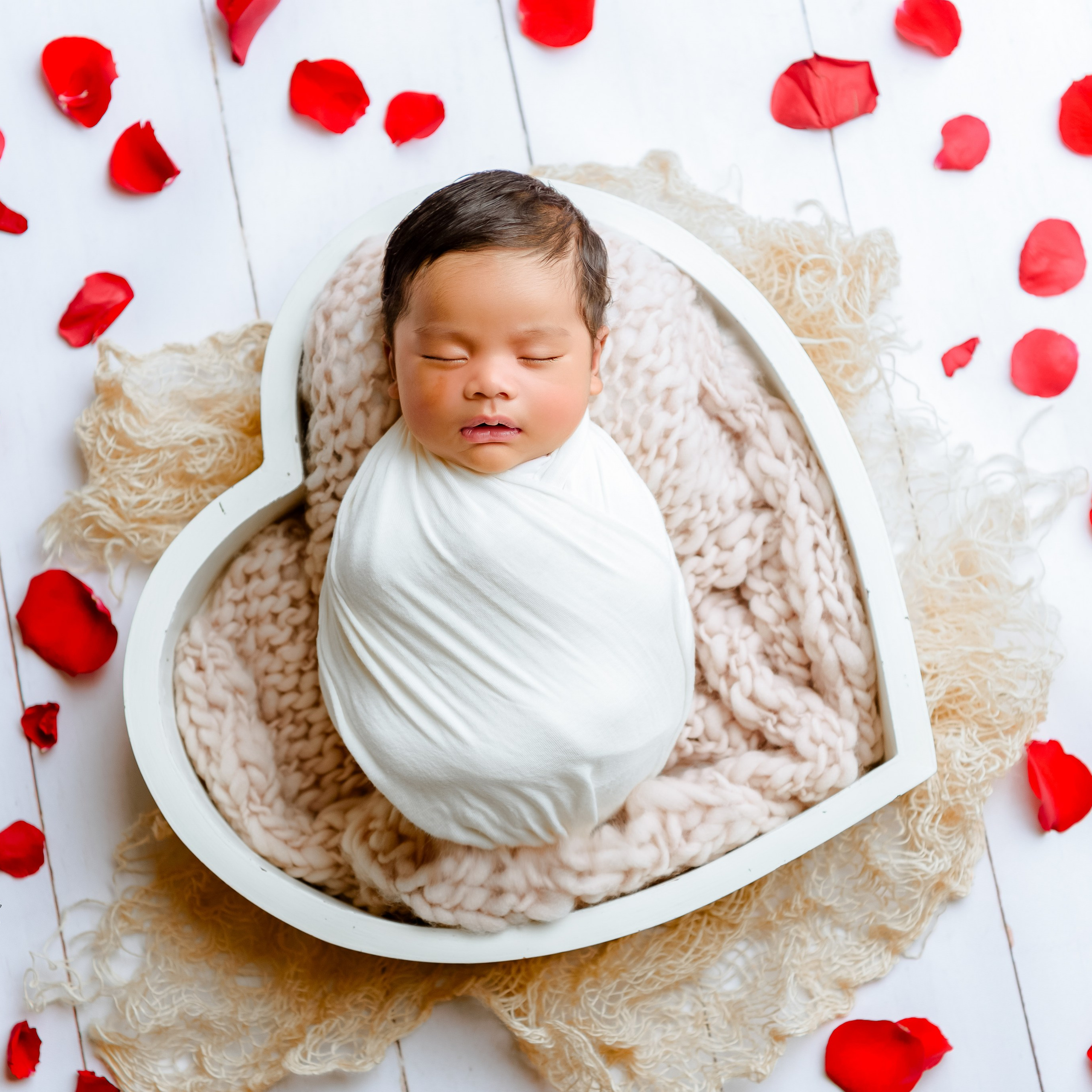 Newborn photo session in Doha Qatar, baby, sitter, cake smash, pre-birthday, maternity, family photographer in Doha, Qatar