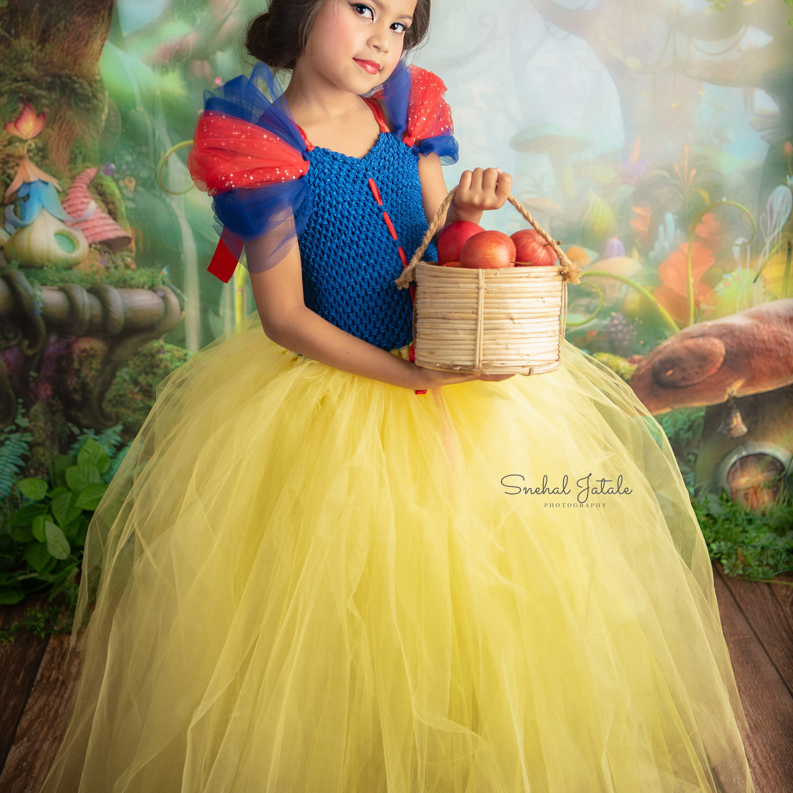 Newborn photo session in Doha Qatar, baby, sitter, cake smash, pre-birthday, maternity, family photographer in Doha, Qatar