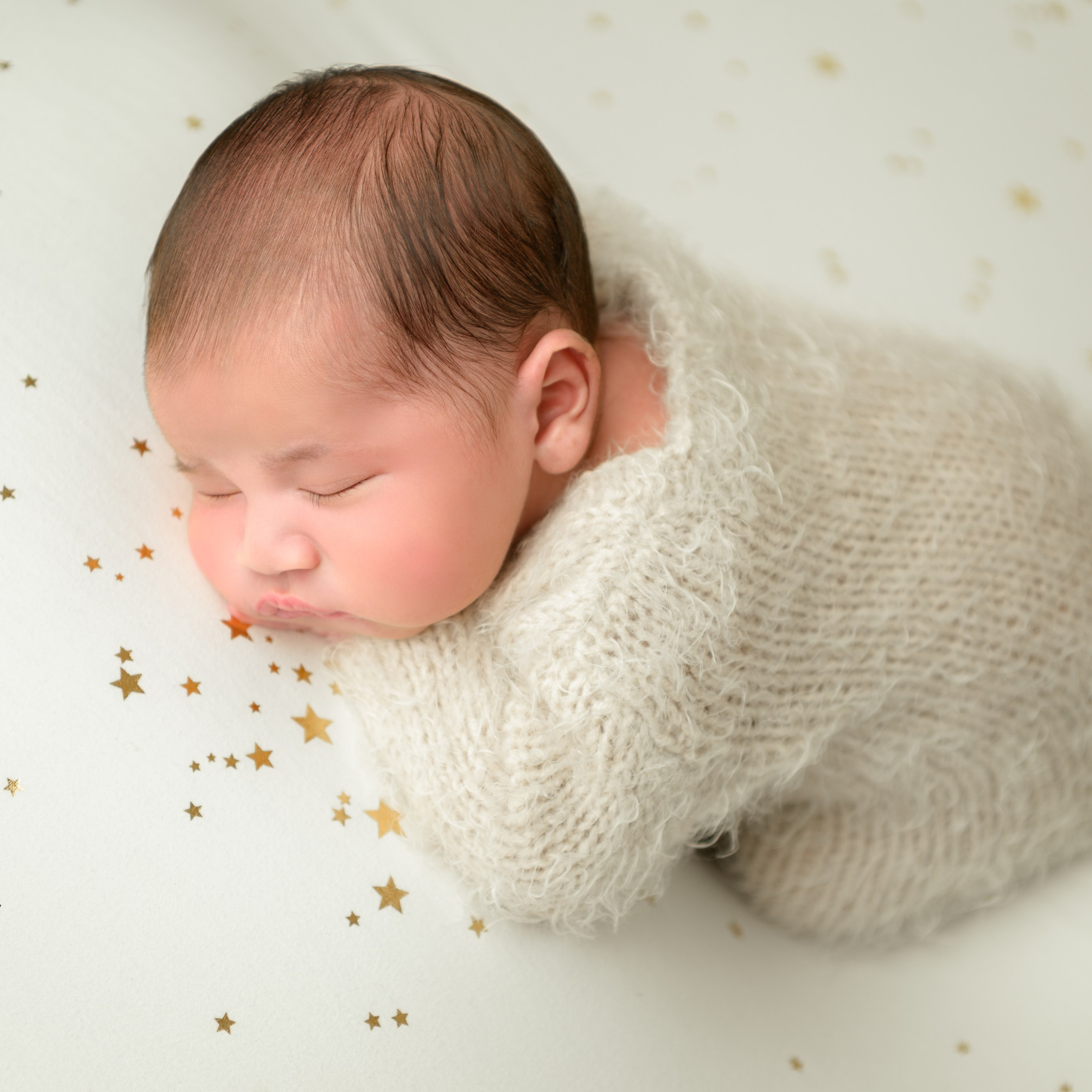 Newborn photo session in Doha Qatar, baby, sitter, cake smash, pre-birthday, maternity, family photographer in Doha, Qatar