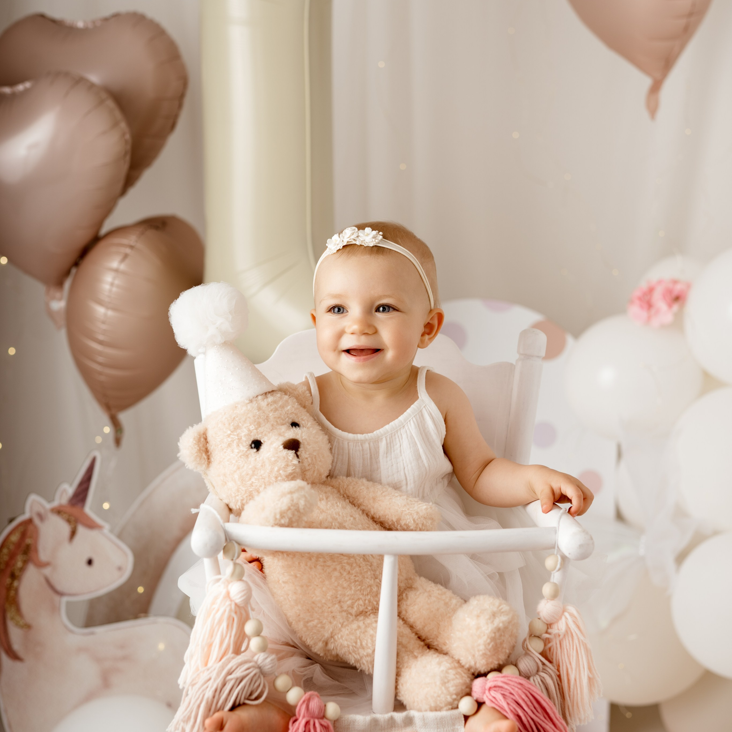 Sesja roczkowa i dziecięca w Łodzi. Fotograf Łódź - sesja ciążowa, noworodkowa, dziecięca. Studio w Łodzi