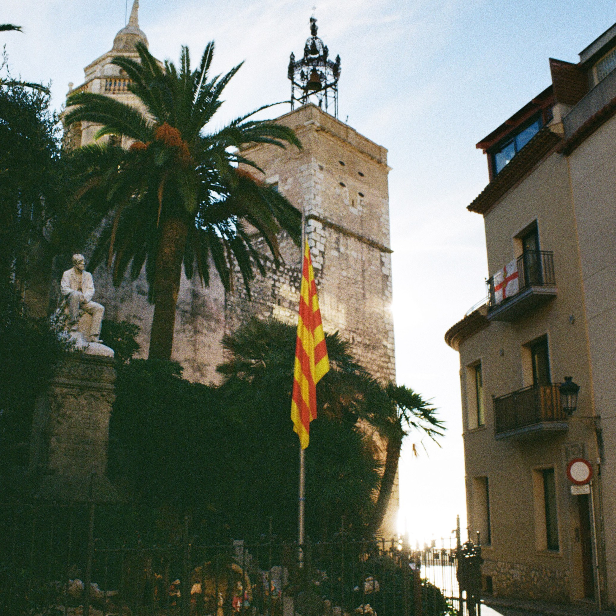 Sitges — light, sea and slow Mediterranean rhythm. Wedding Stories — Professional Wedding Photography & Videography in Germany, Italy, Spain & all across Europe