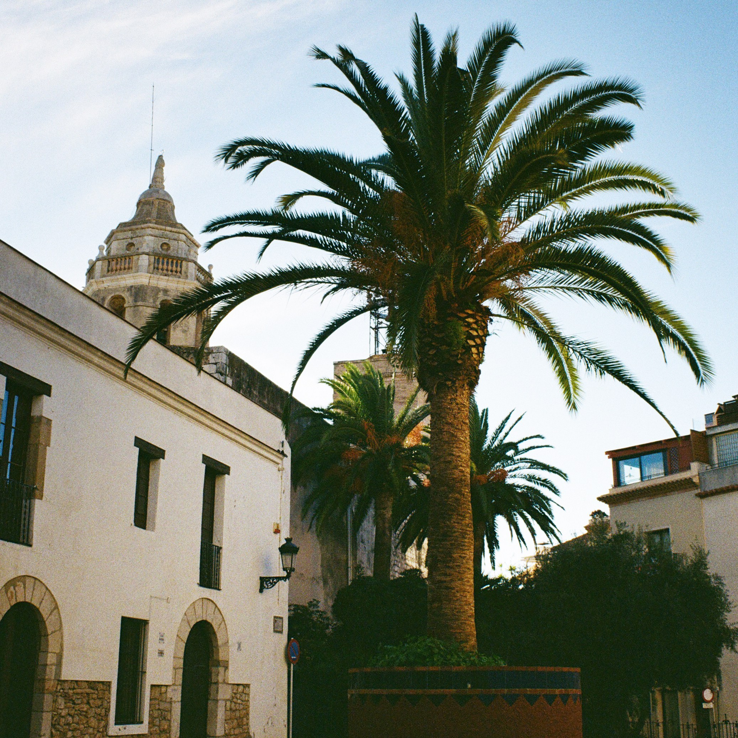 Sitges — light, sea and slow Mediterranean rhythm. Wedding Stories — Professional Wedding Photography & Videography in Germany, Italy, Spain & all across Europe