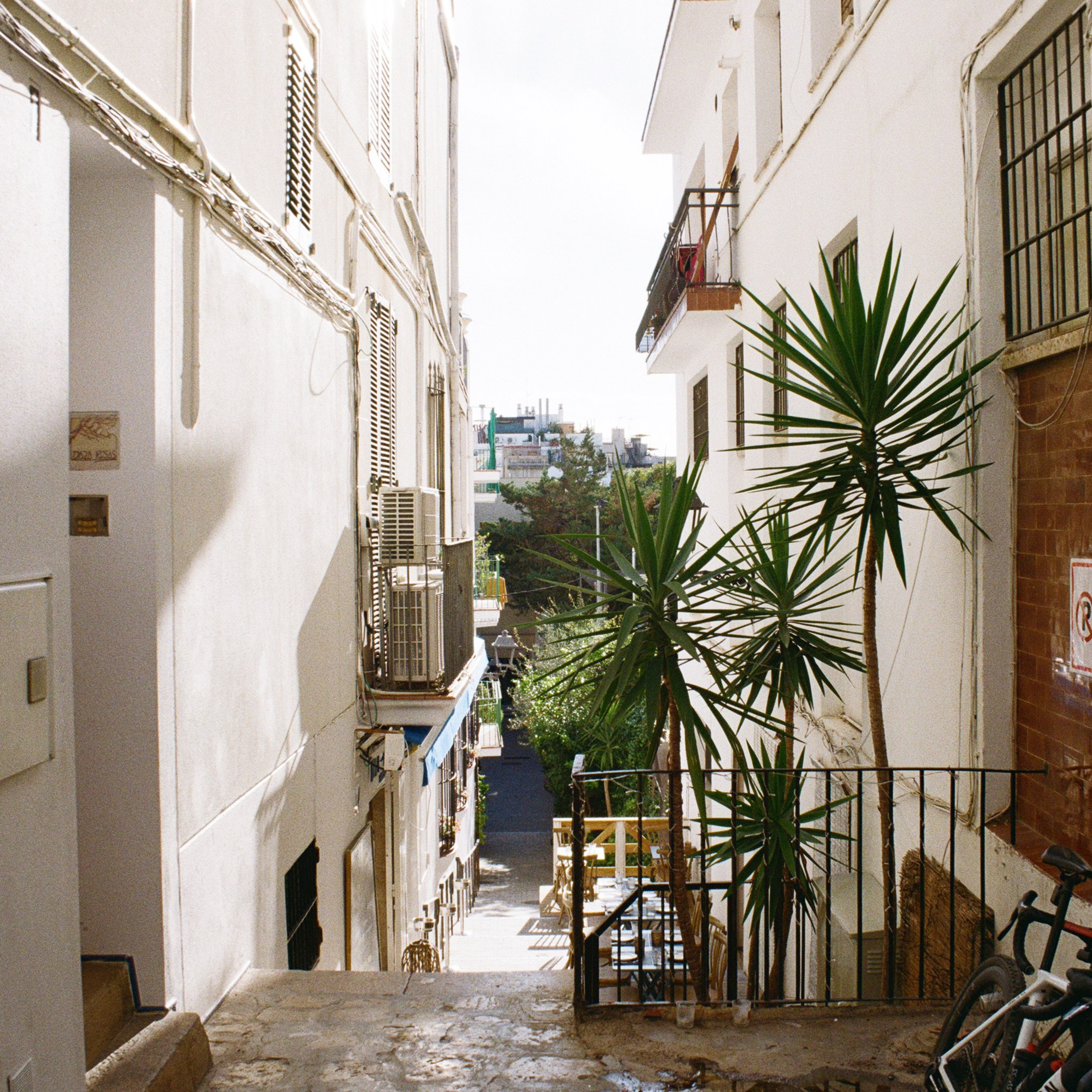 Sitges — light, sea and slow Mediterranean rhythm. Wedding Stories — Professional Wedding Photography & Videography in Germany, Italy, Spain & all across Europe