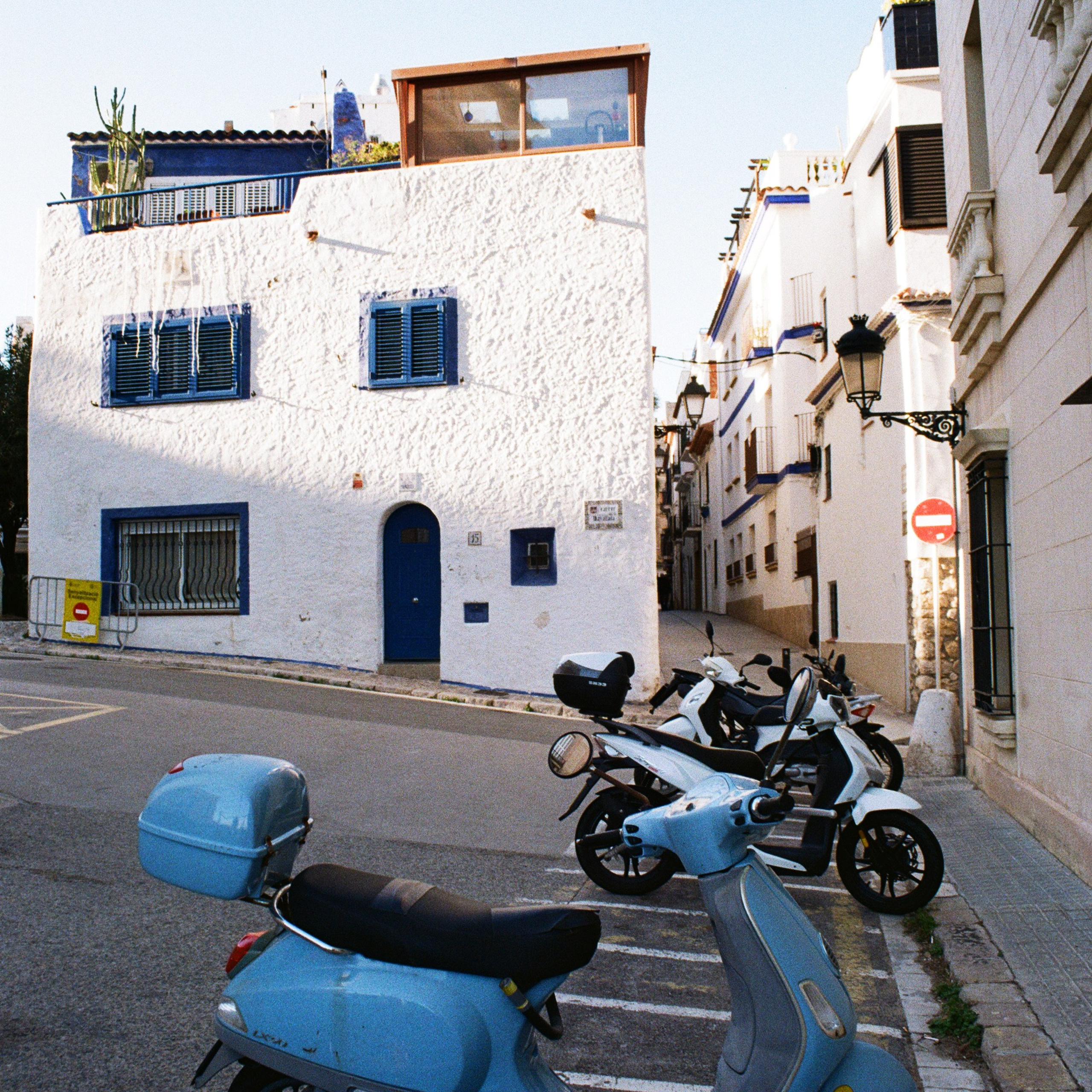 Sitges — light, sea and slow Mediterranean rhythm. Wedding Stories — Professional Wedding Photography & Videography in Germany, Italy, Spain & all across Europe